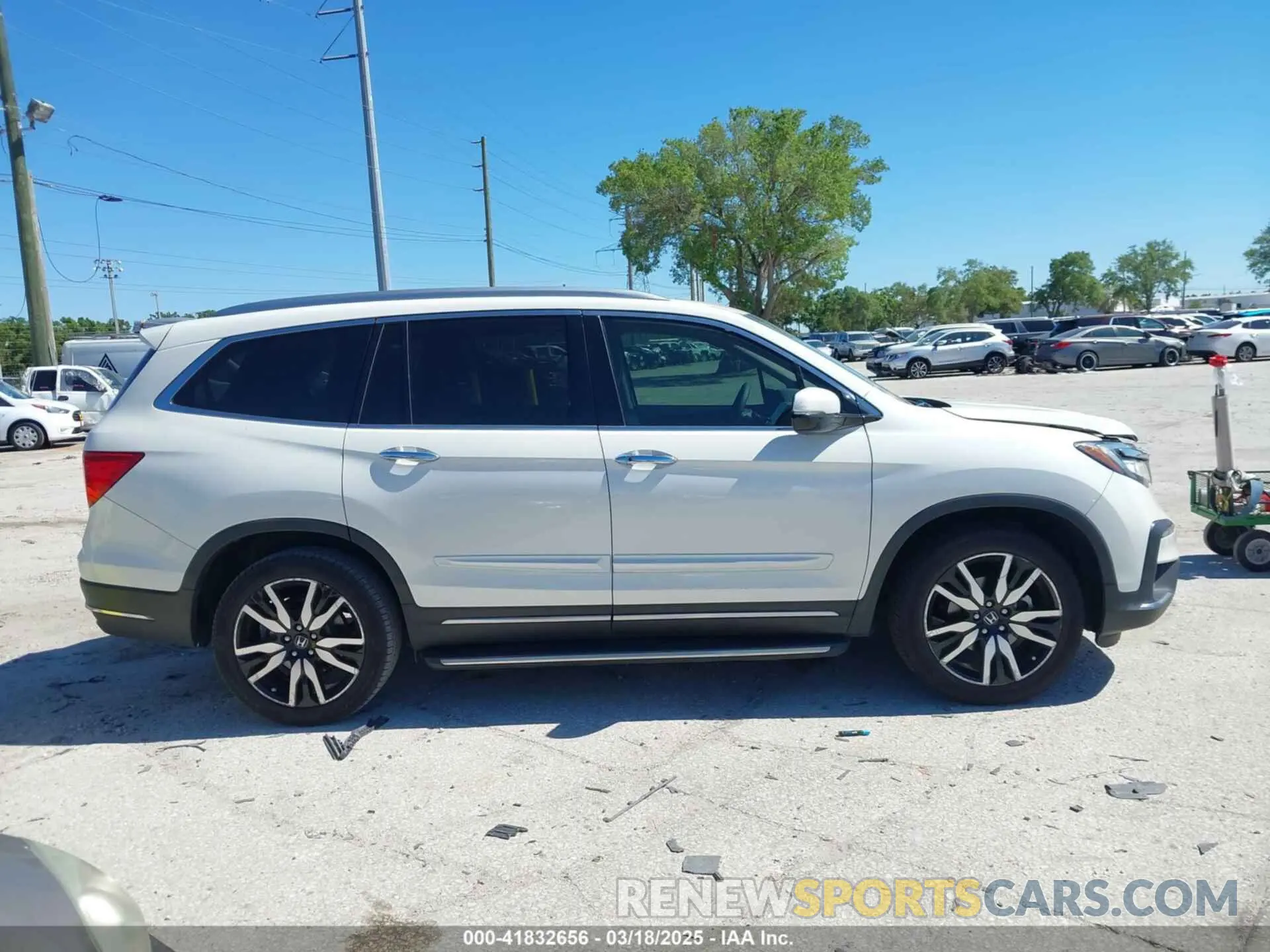 13 Photograph of a damaged car 5FNYF6H69KB067178 HONDA PILOT 2019