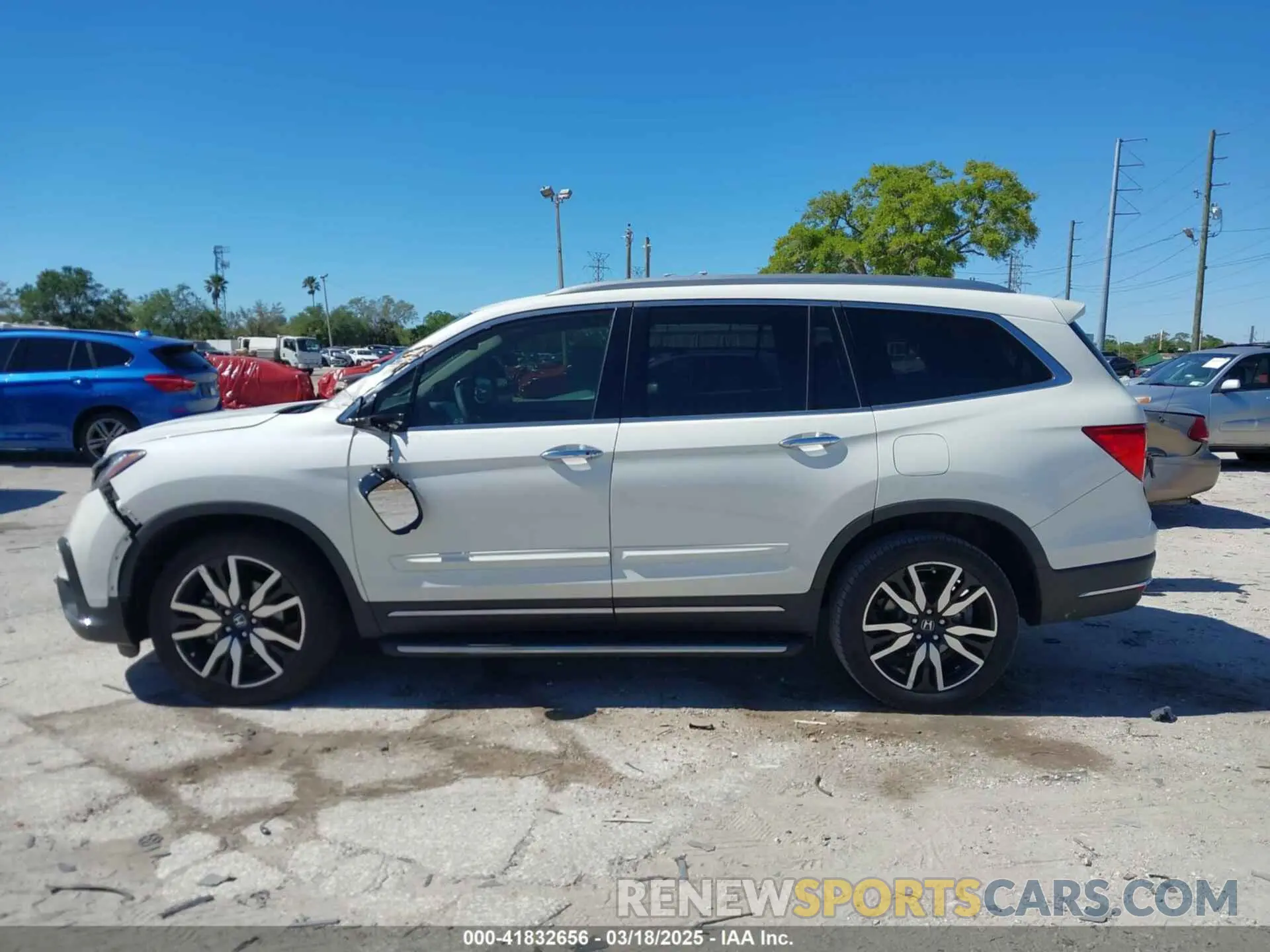 14 Photograph of a damaged car 5FNYF6H69KB067178 HONDA PILOT 2019