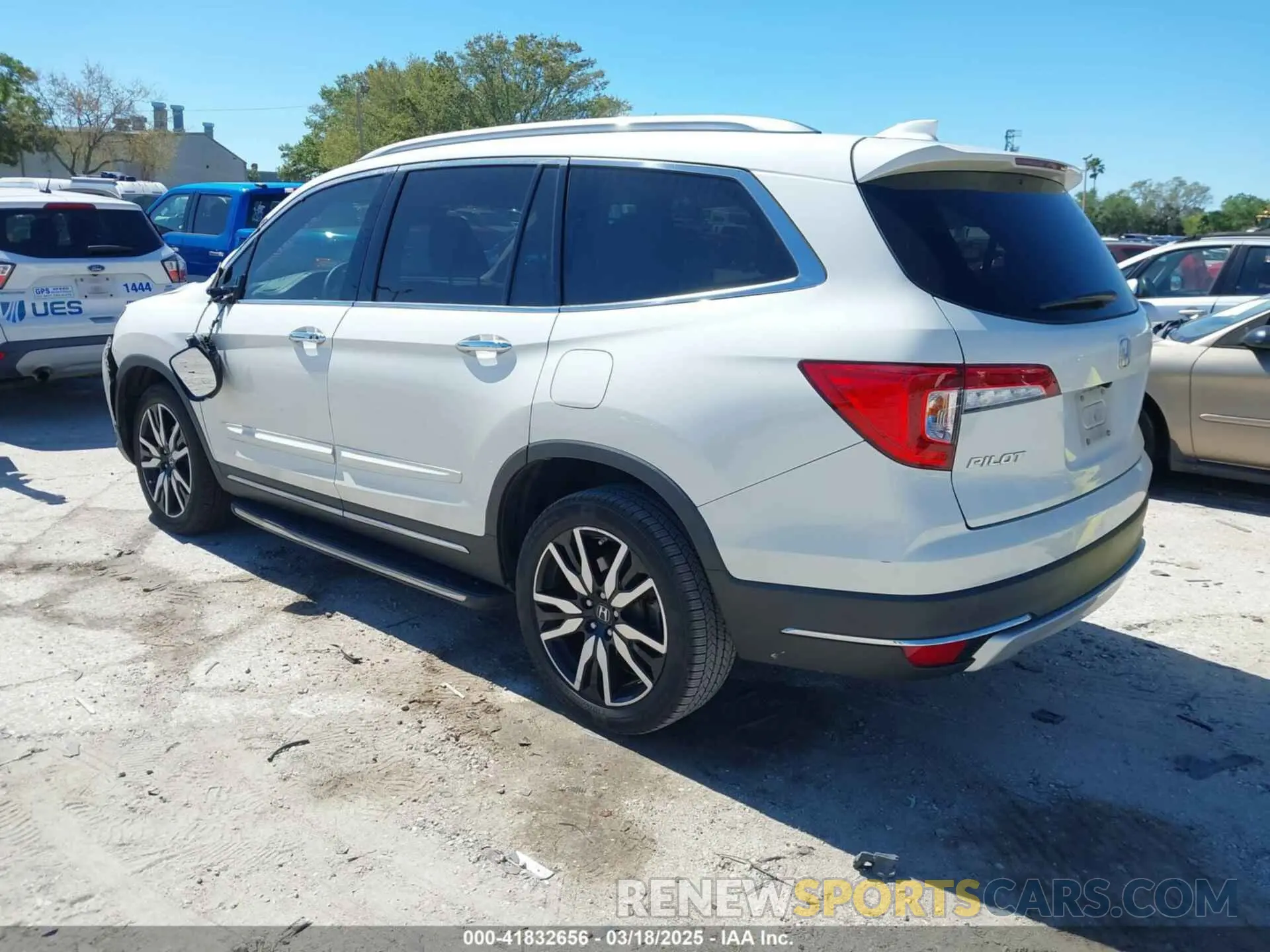 3 Photograph of a damaged car 5FNYF6H69KB067178 HONDA PILOT 2019