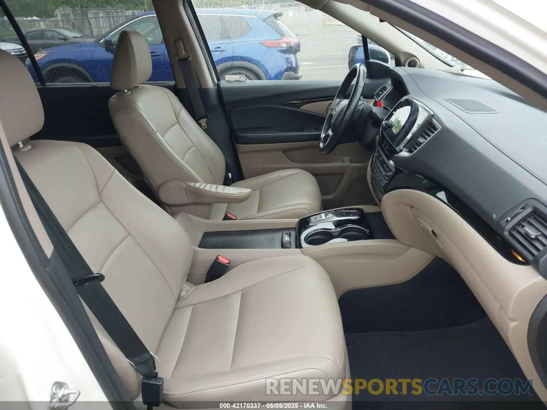 5 Photograph of a damaged car 5FNYF6H96KB000824 HONDA PILOT 2019