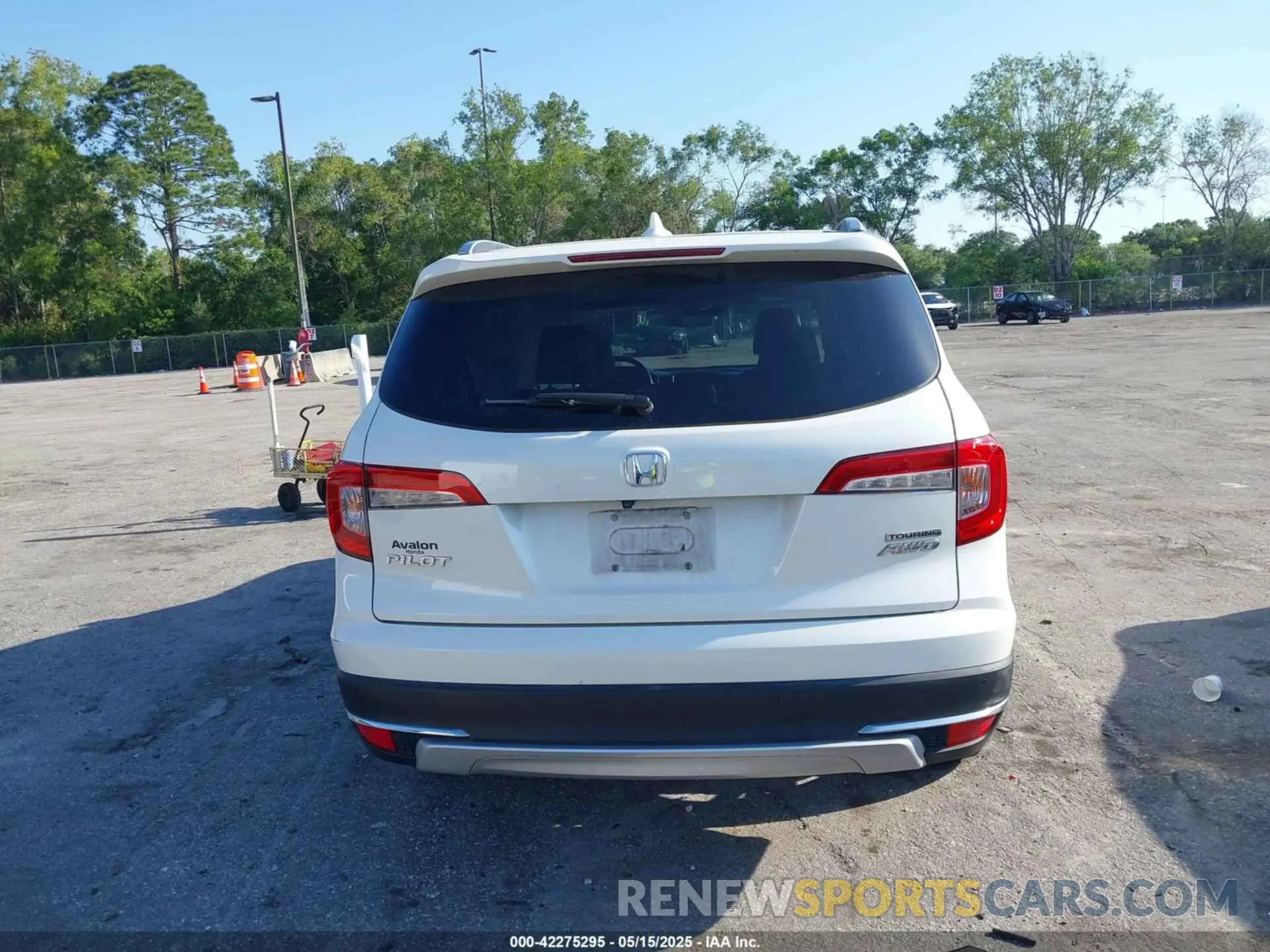 16 Photograph of a damaged car 5FNYF6H98KB016992 HONDA PILOT 2019