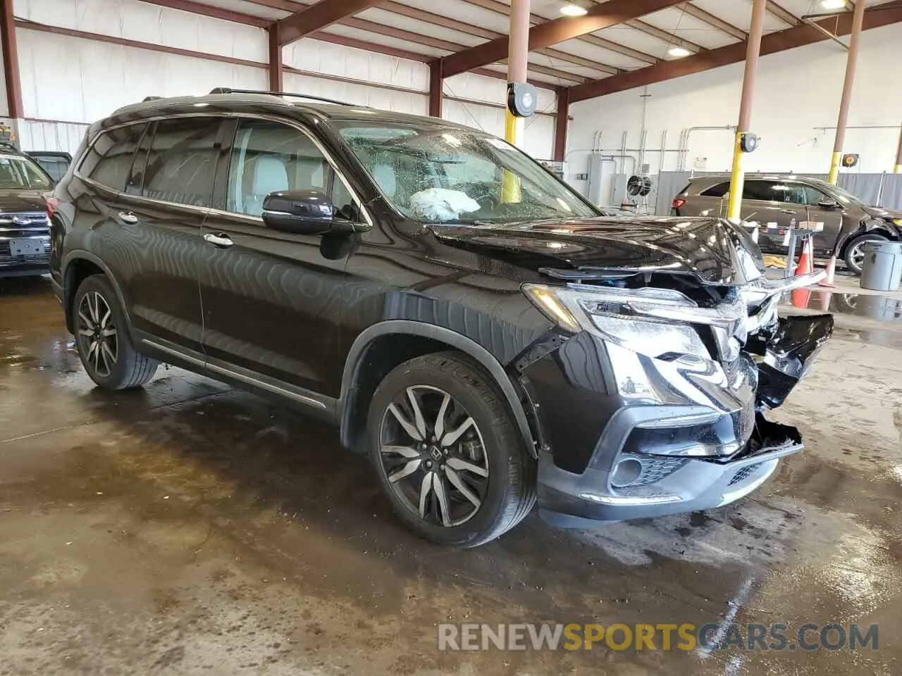 4 Photograph of a damaged car 5FNYF6H98KB033033 HONDA PILOT 2019