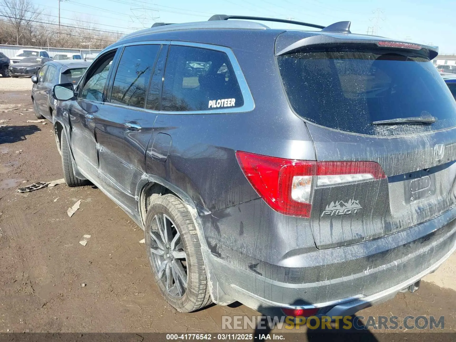 3 Photograph of a damaged car 5FNYF6H99KB016869 HONDA PILOT 2019