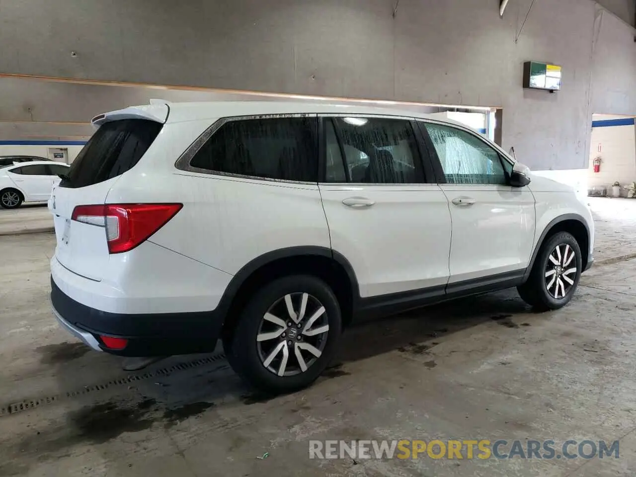 3 Фотография поврежденного автомобиля 5FNYF5H32LB025338 HONDA PILOT 2020