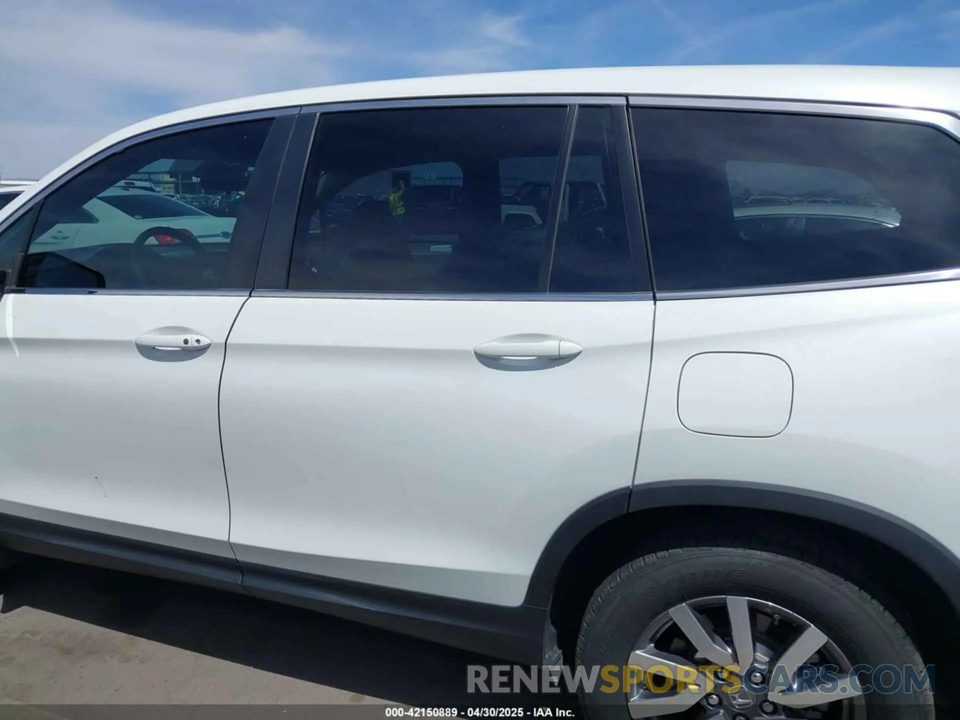 15 Photograph of a damaged car 5FNYF5H35LB018190 HONDA PILOT 2020