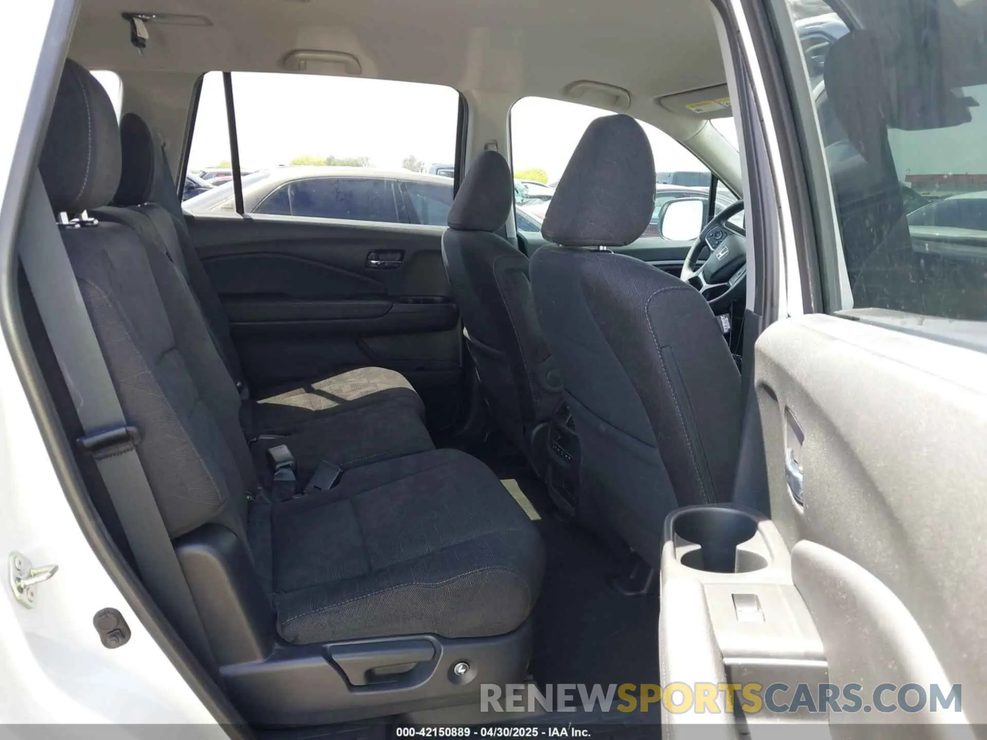 8 Photograph of a damaged car 5FNYF5H35LB018190 HONDA PILOT 2020
