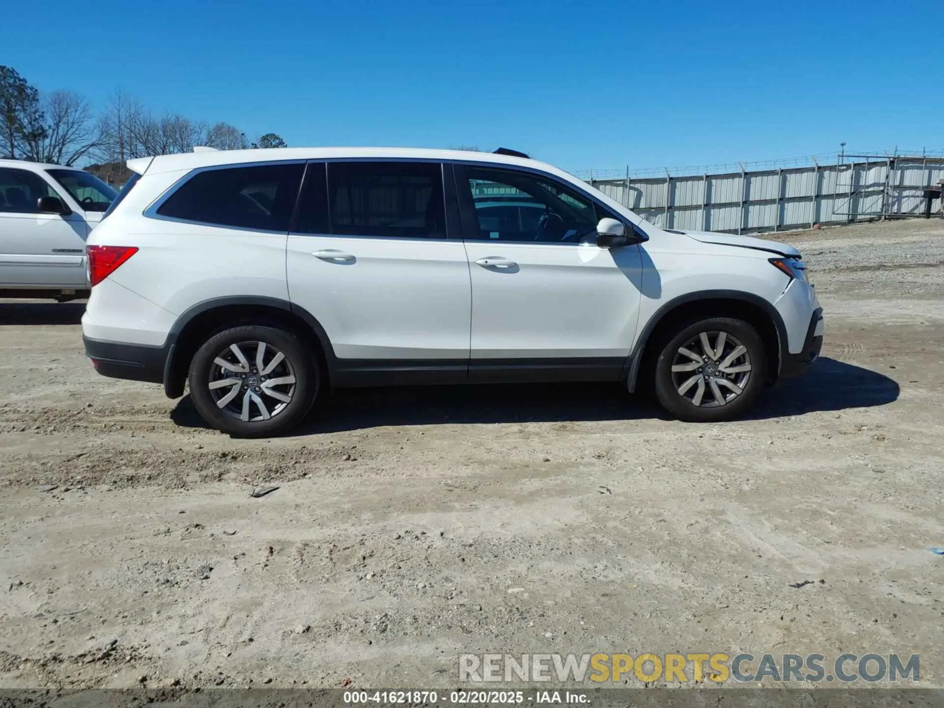 13 Photograph of a damaged car 5FNYF5H53LB003768 HONDA PILOT 2020