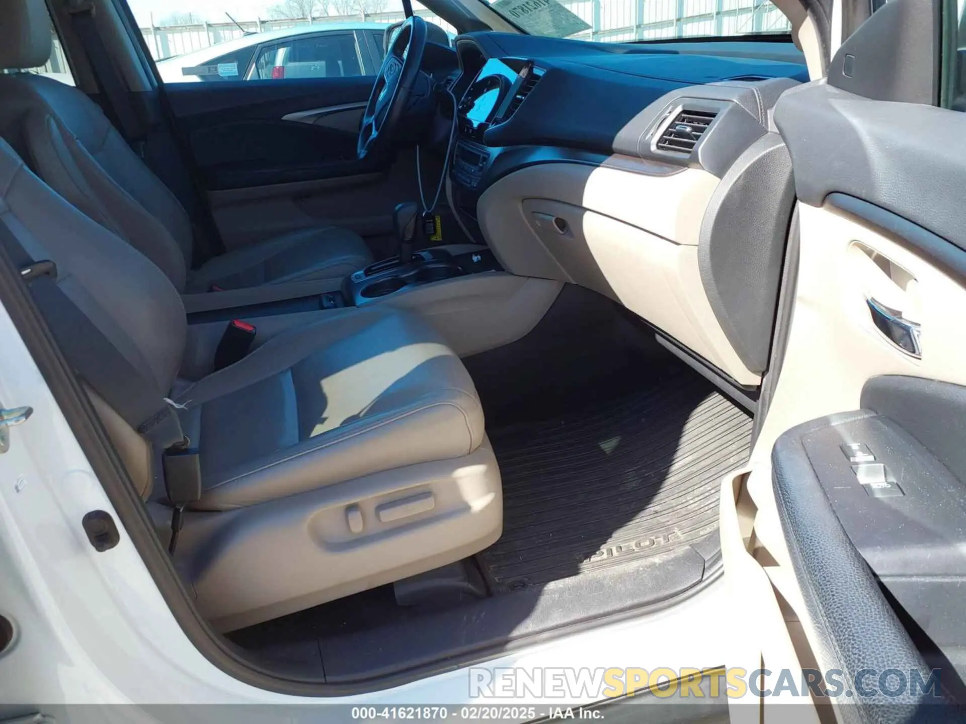 5 Photograph of a damaged car 5FNYF5H53LB003768 HONDA PILOT 2020