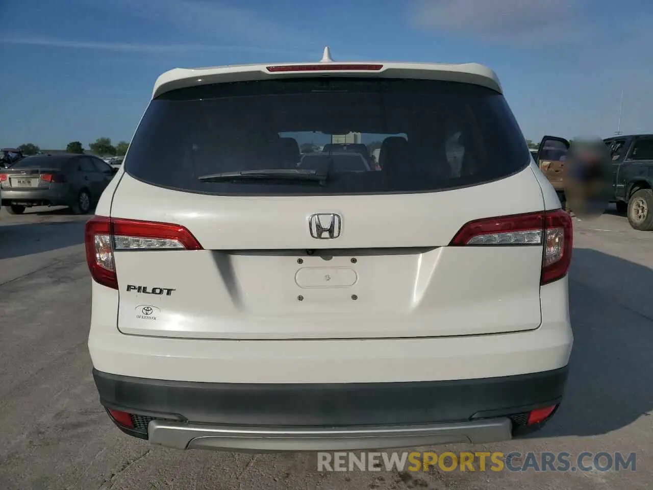 6 Photograph of a damaged car 5FNYF5H55LB028543 HONDA PILOT 2020