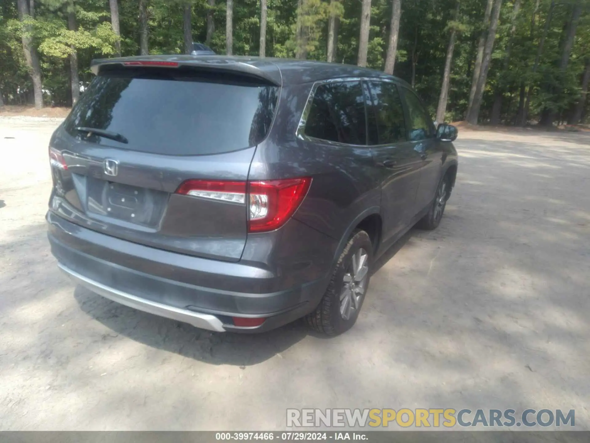 4 Photograph of a damaged car 5FNYF5H57LB003241 HONDA PILOT 2020