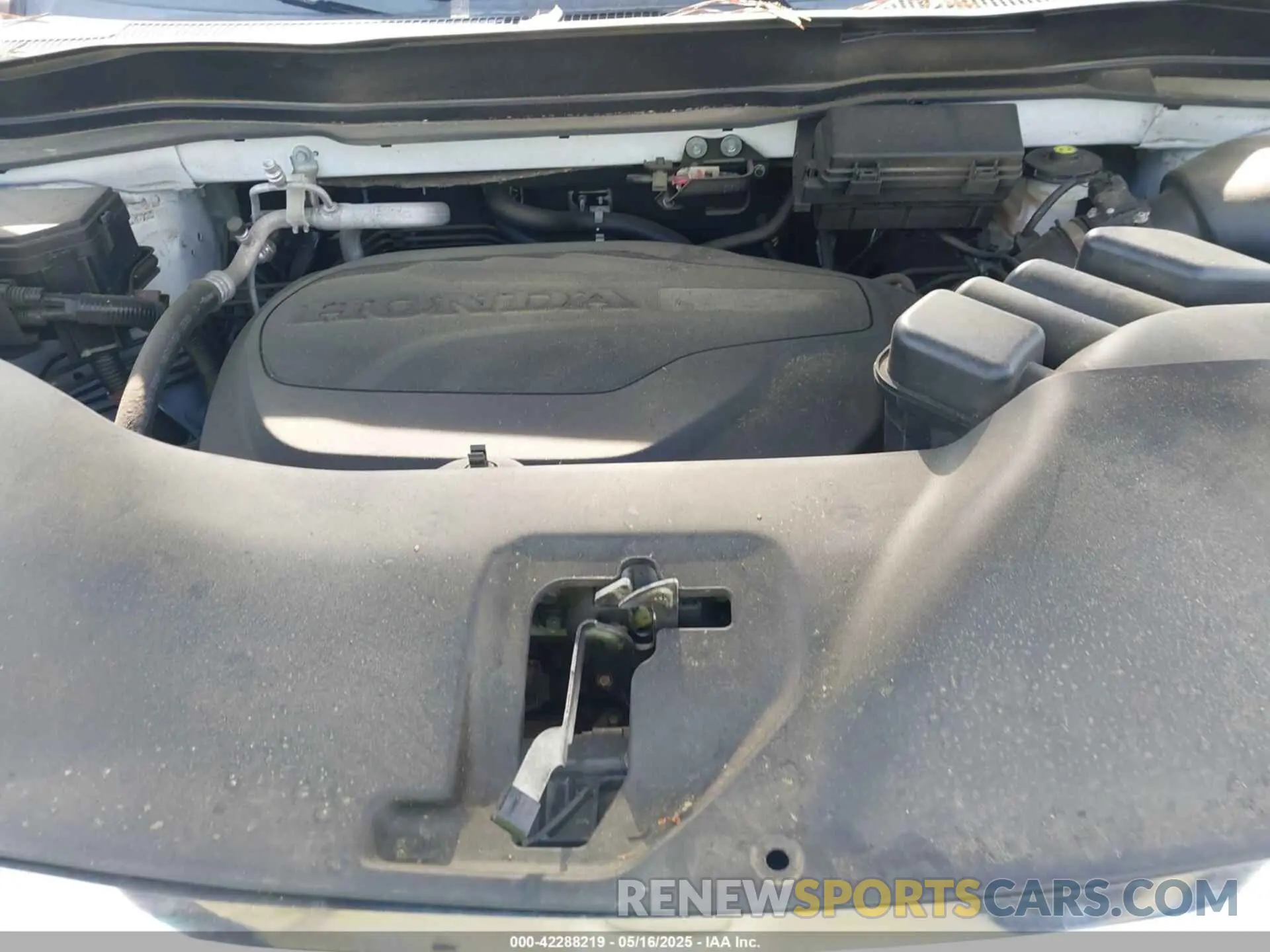 10 Photograph of a damaged car 5FNYF5H57LB005412 HONDA PILOT 2020