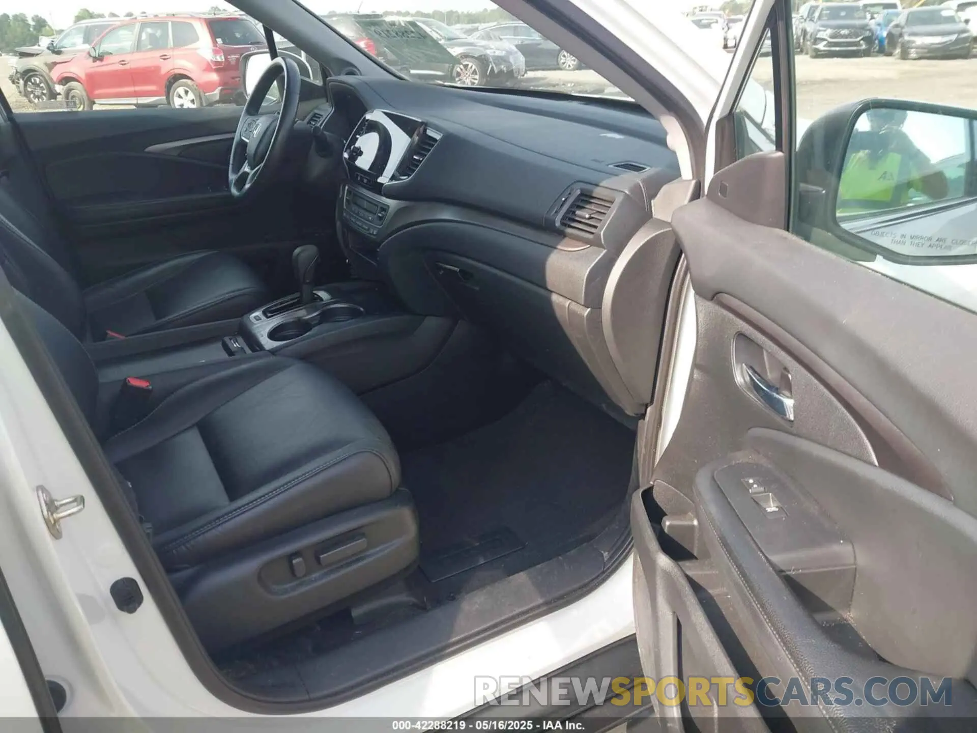 5 Photograph of a damaged car 5FNYF5H57LB005412 HONDA PILOT 2020