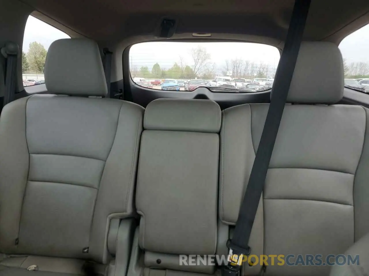 10 Photograph of a damaged car 5FNYF5H57LB006558 HONDA PILOT 2020