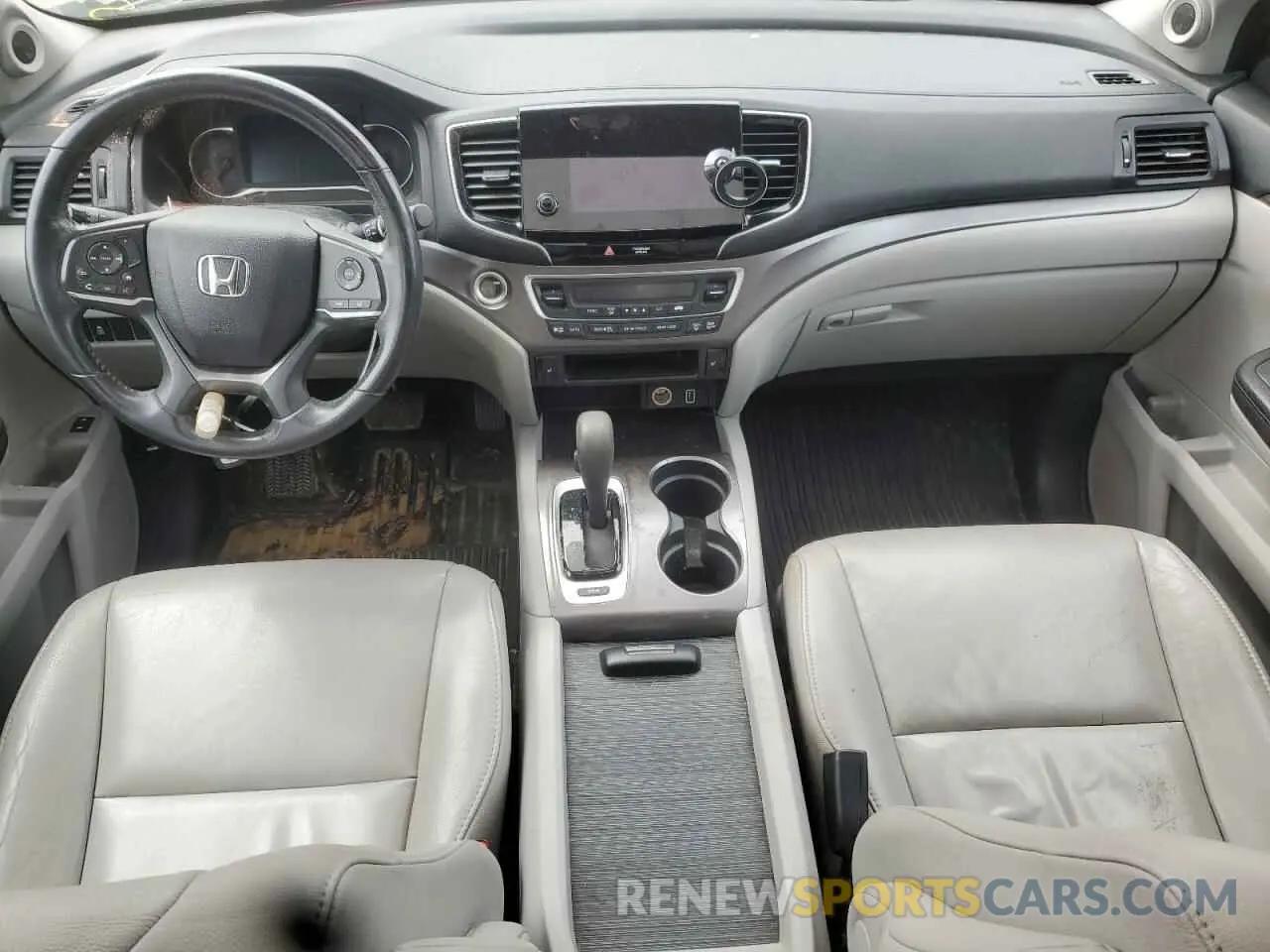 8 Photograph of a damaged car 5FNYF5H57LB006558 HONDA PILOT 2020