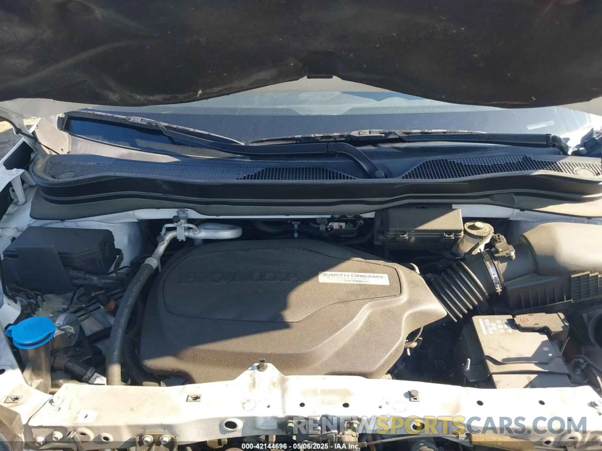 10 Photograph of a damaged car 5FNYF5H57LB008441 HONDA PILOT 2020