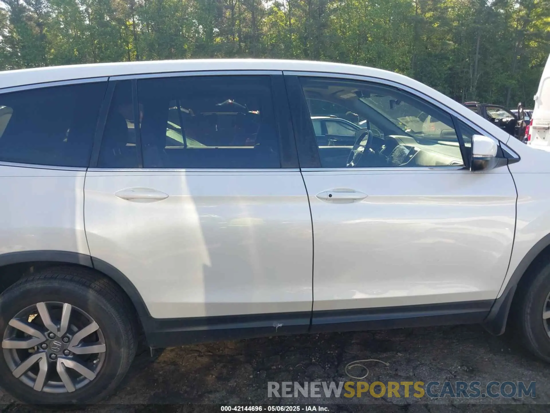 14 Photograph of a damaged car 5FNYF5H57LB008441 HONDA PILOT 2020