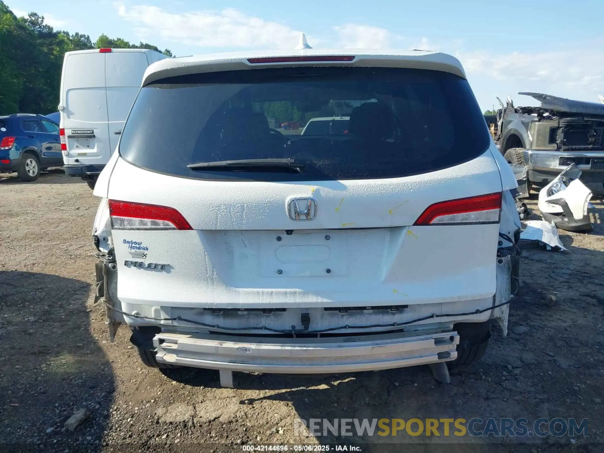 17 Photograph of a damaged car 5FNYF5H57LB008441 HONDA PILOT 2020