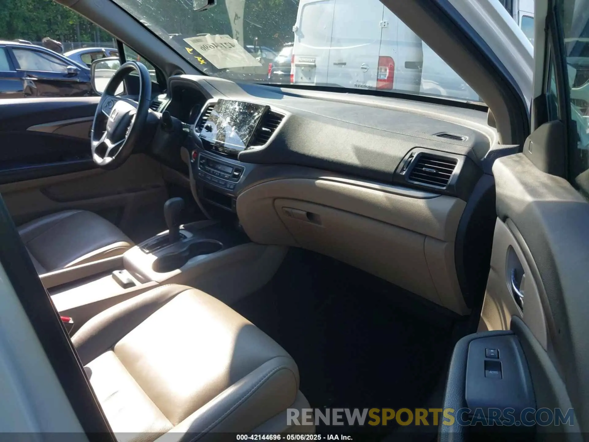 5 Photograph of a damaged car 5FNYF5H57LB008441 HONDA PILOT 2020