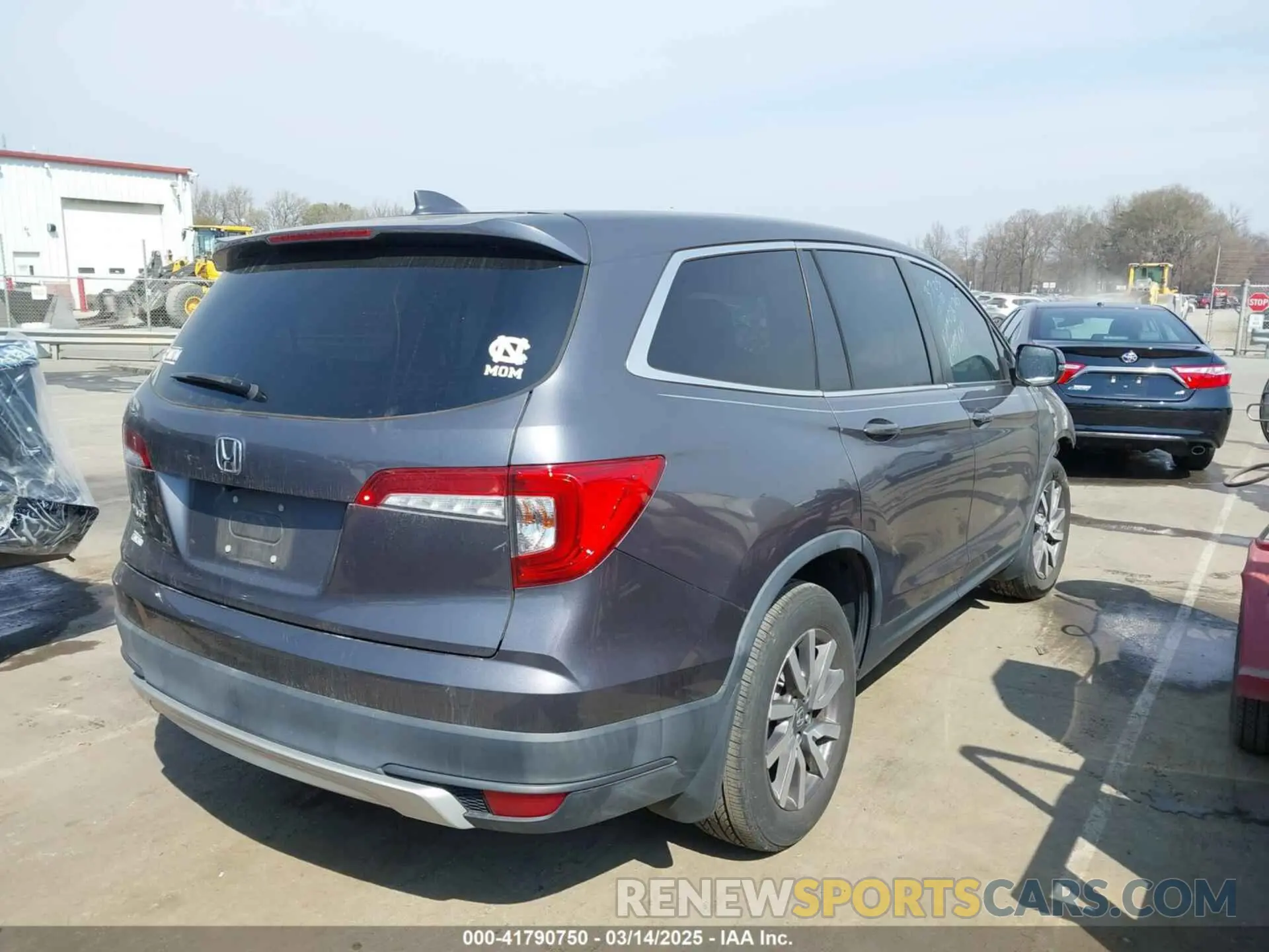 4 Фотография поврежденного автомобиля 5FNYF5H57LB026745 HONDA PILOT 2020