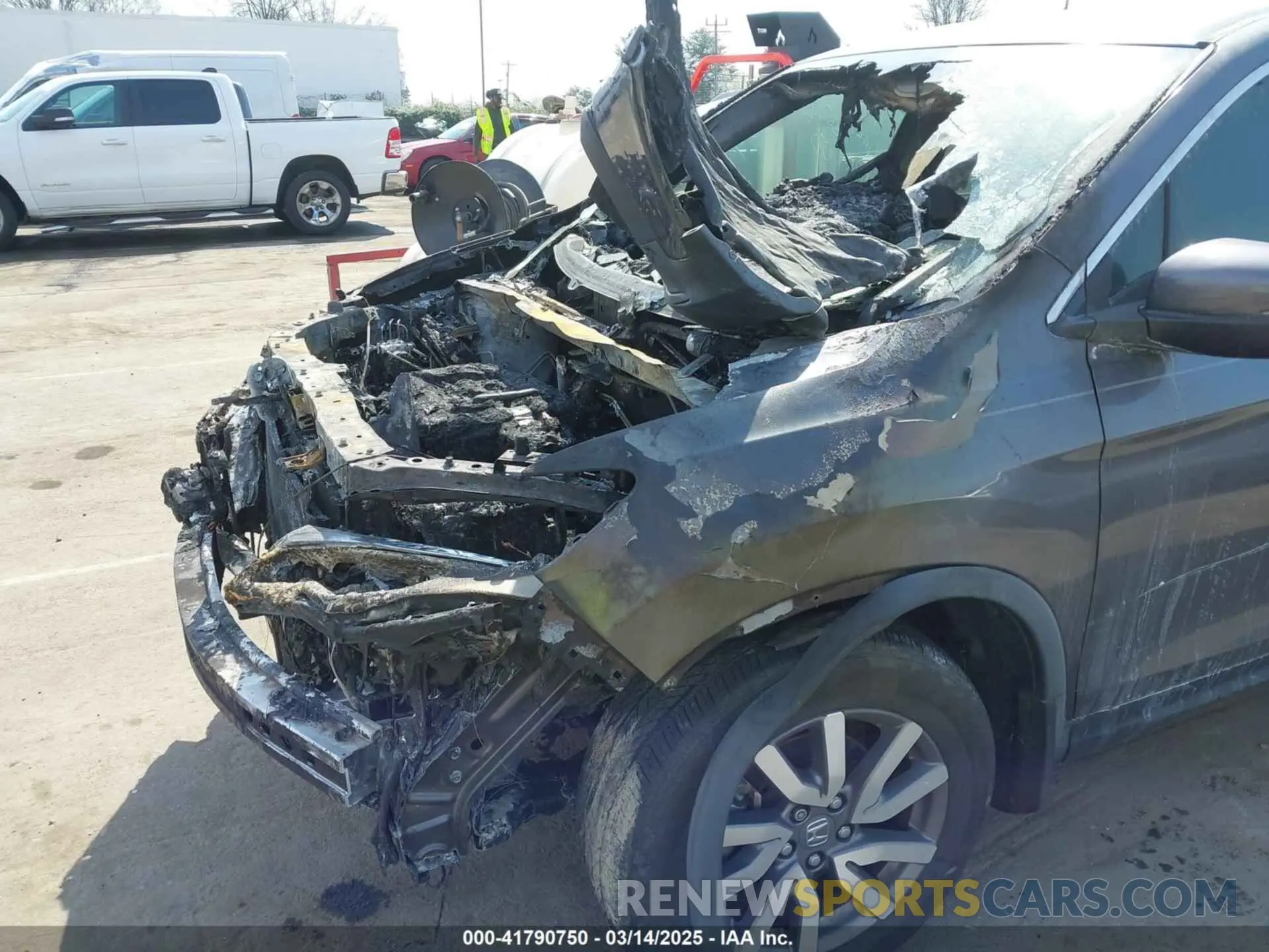 6 Фотография поврежденного автомобиля 5FNYF5H57LB026745 HONDA PILOT 2020
