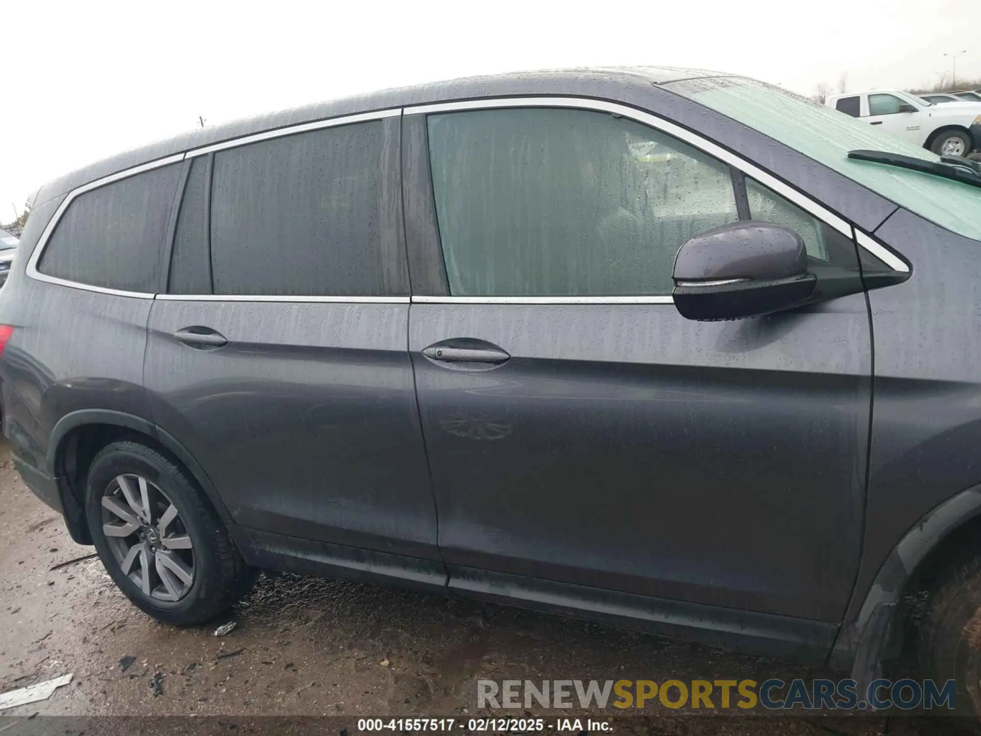 12 Photograph of a damaged car 5FNYF5H5XLB017103 HONDA PILOT 2020