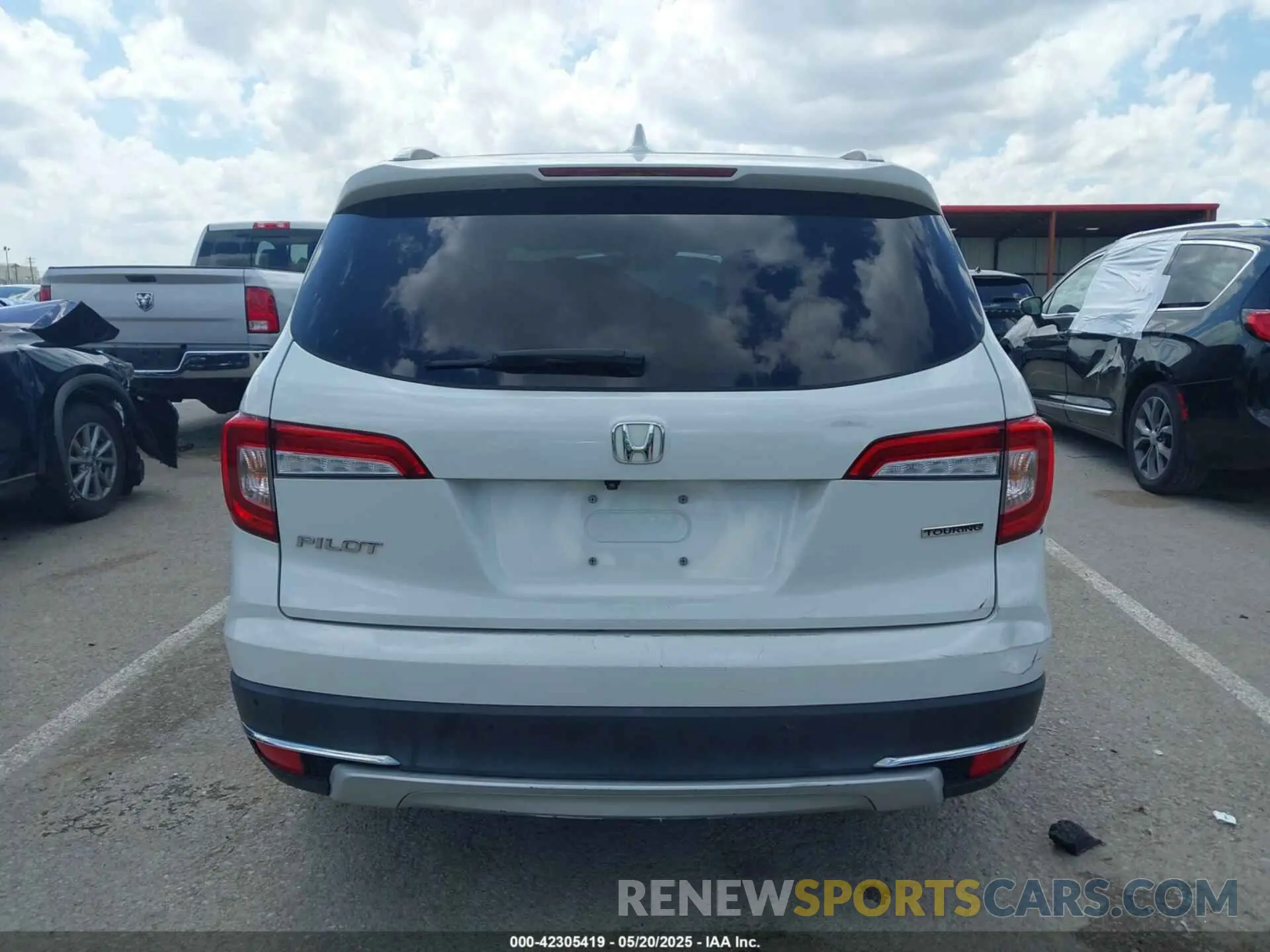 17 Фотография поврежденного автомобиля 5FNYF5H65LB021861 HONDA PILOT 2020