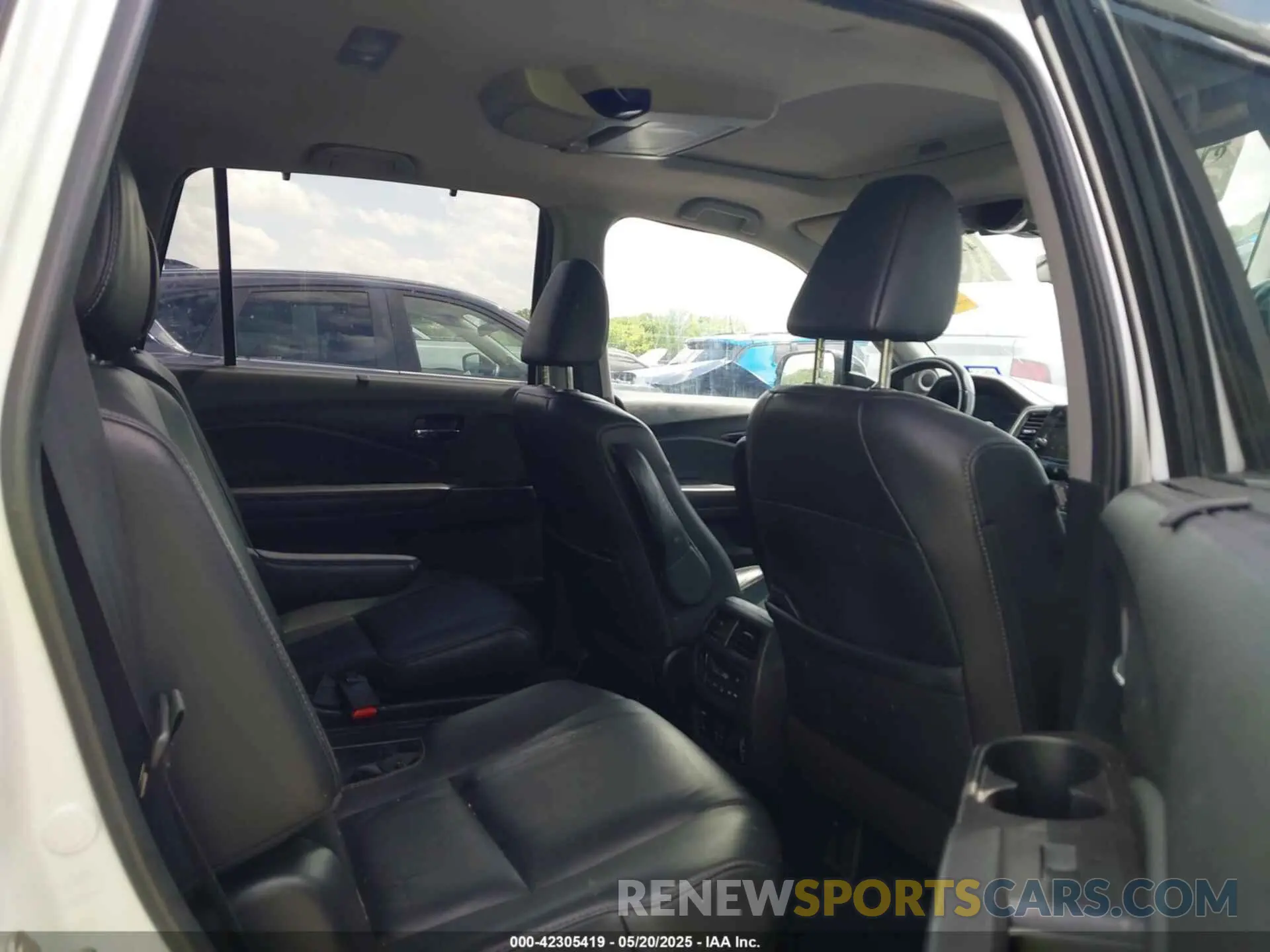 8 Фотография поврежденного автомобиля 5FNYF5H65LB021861 HONDA PILOT 2020