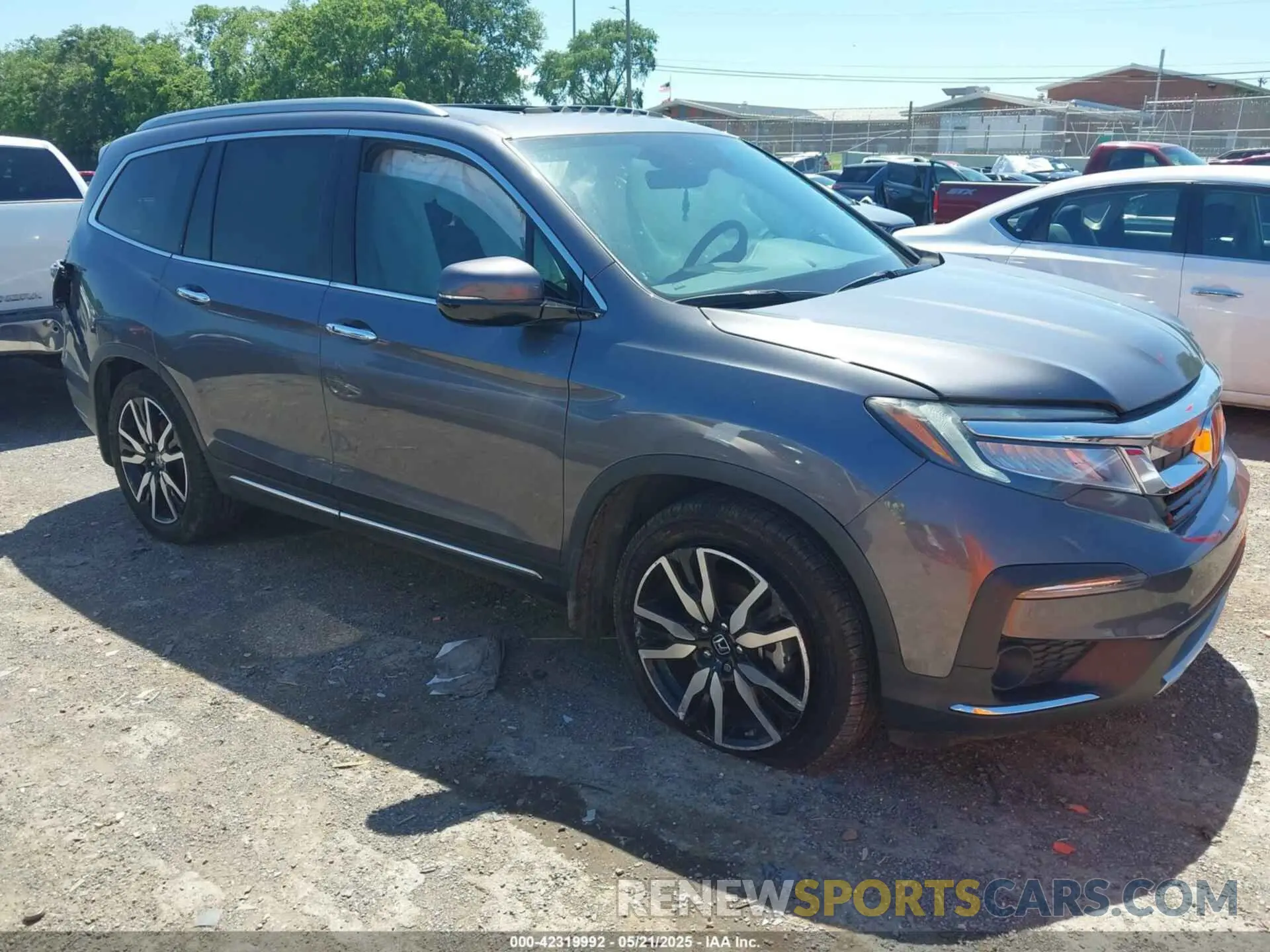 1 Photograph of a damaged car 5FNYF5H69LB015626 HONDA PILOT 2020