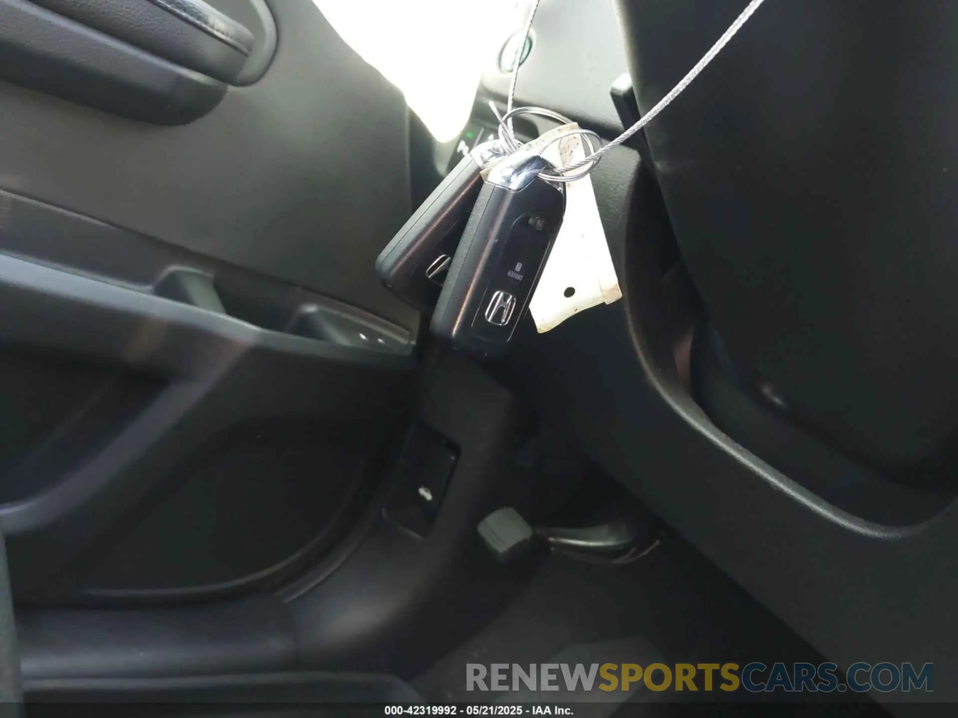 11 Photograph of a damaged car 5FNYF5H69LB015626 HONDA PILOT 2020