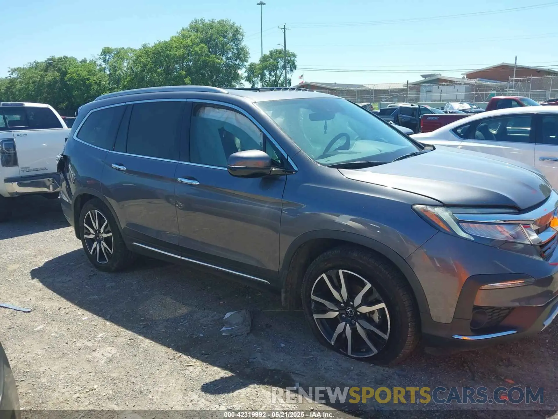 13 Photograph of a damaged car 5FNYF5H69LB015626 HONDA PILOT 2020