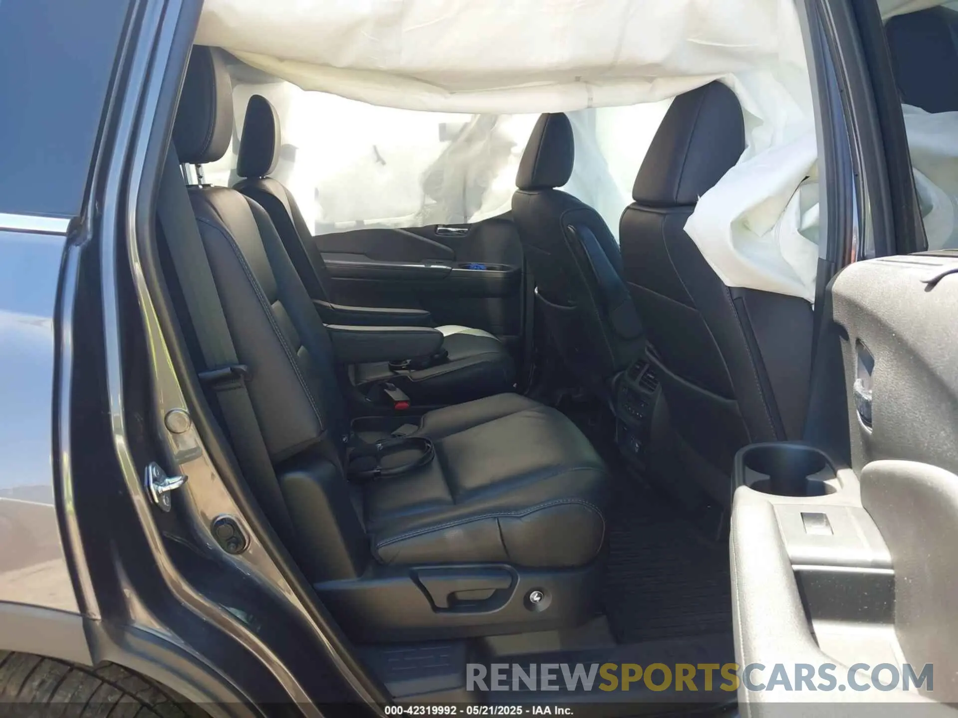 8 Photograph of a damaged car 5FNYF5H69LB015626 HONDA PILOT 2020