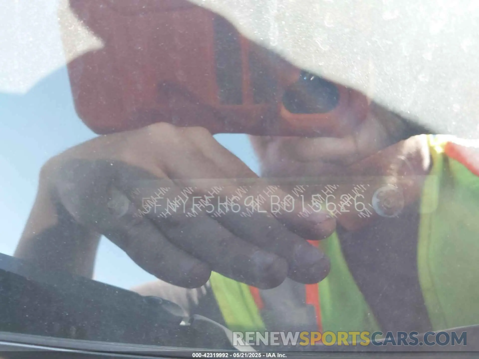 9 Photograph of a damaged car 5FNYF5H69LB015626 HONDA PILOT 2020