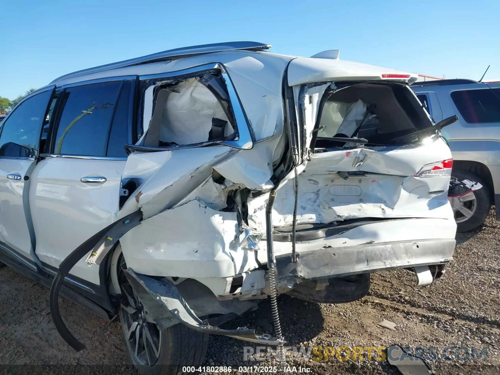 17 Photograph of a damaged car 5FNYF5H6XLB016364 HONDA PILOT 2020