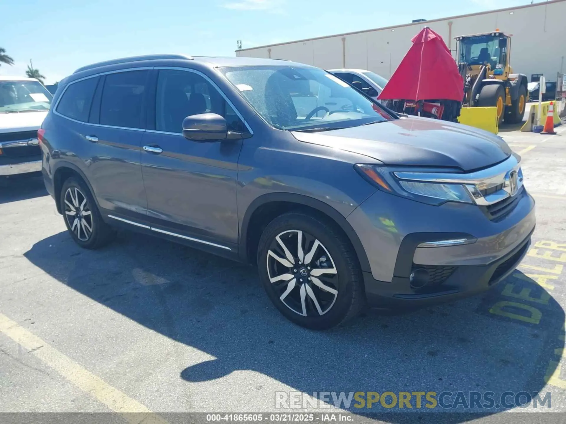 1 Photograph of a damaged car 5FNYF5H90LB000801 HONDA PILOT 2020