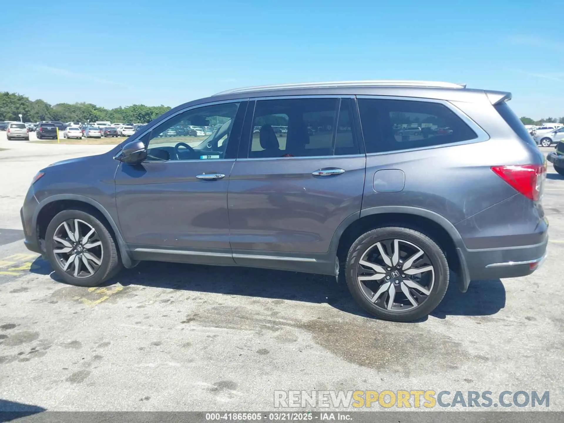 14 Photograph of a damaged car 5FNYF5H90LB000801 HONDA PILOT 2020