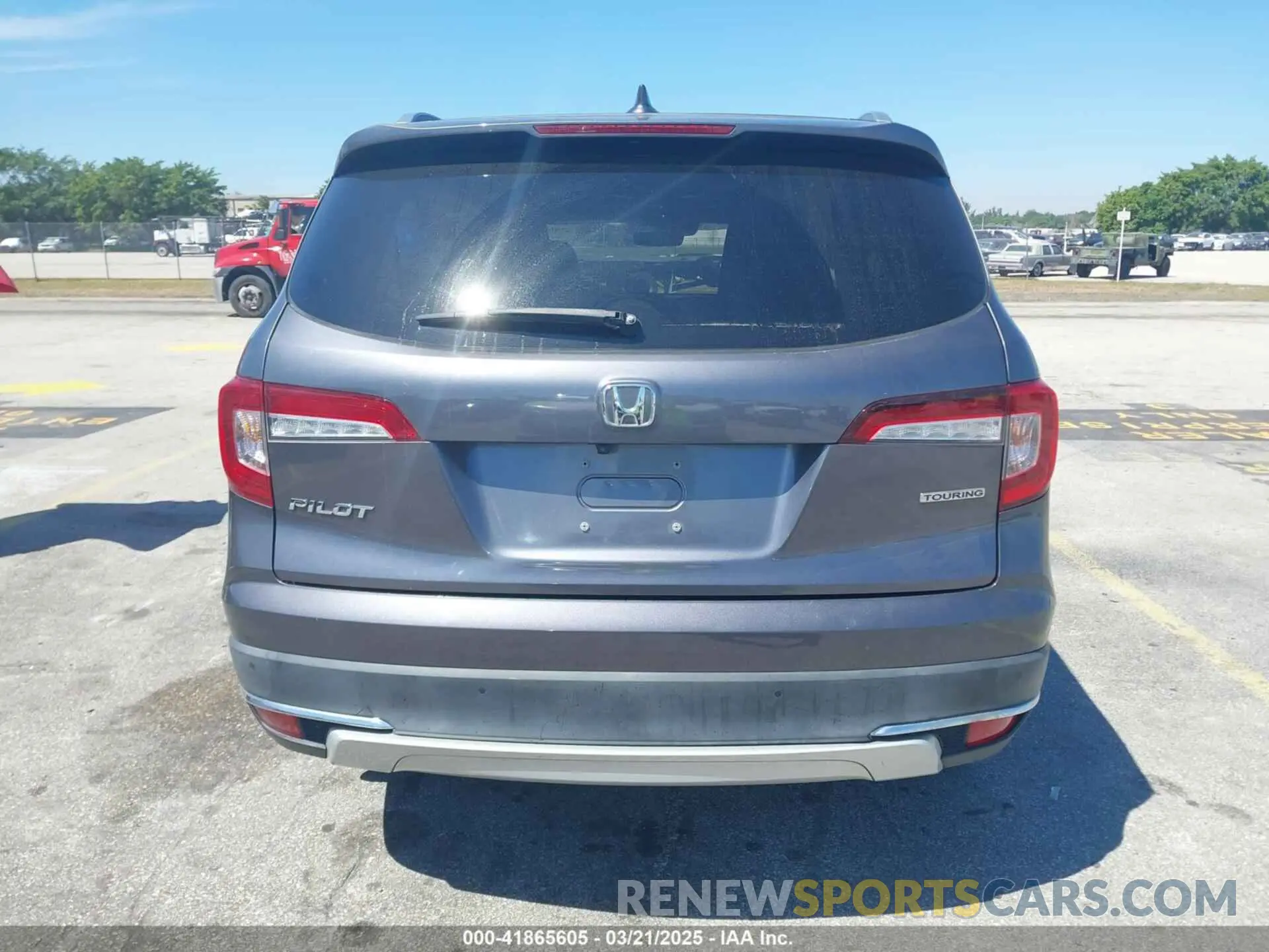 16 Photograph of a damaged car 5FNYF5H90LB000801 HONDA PILOT 2020