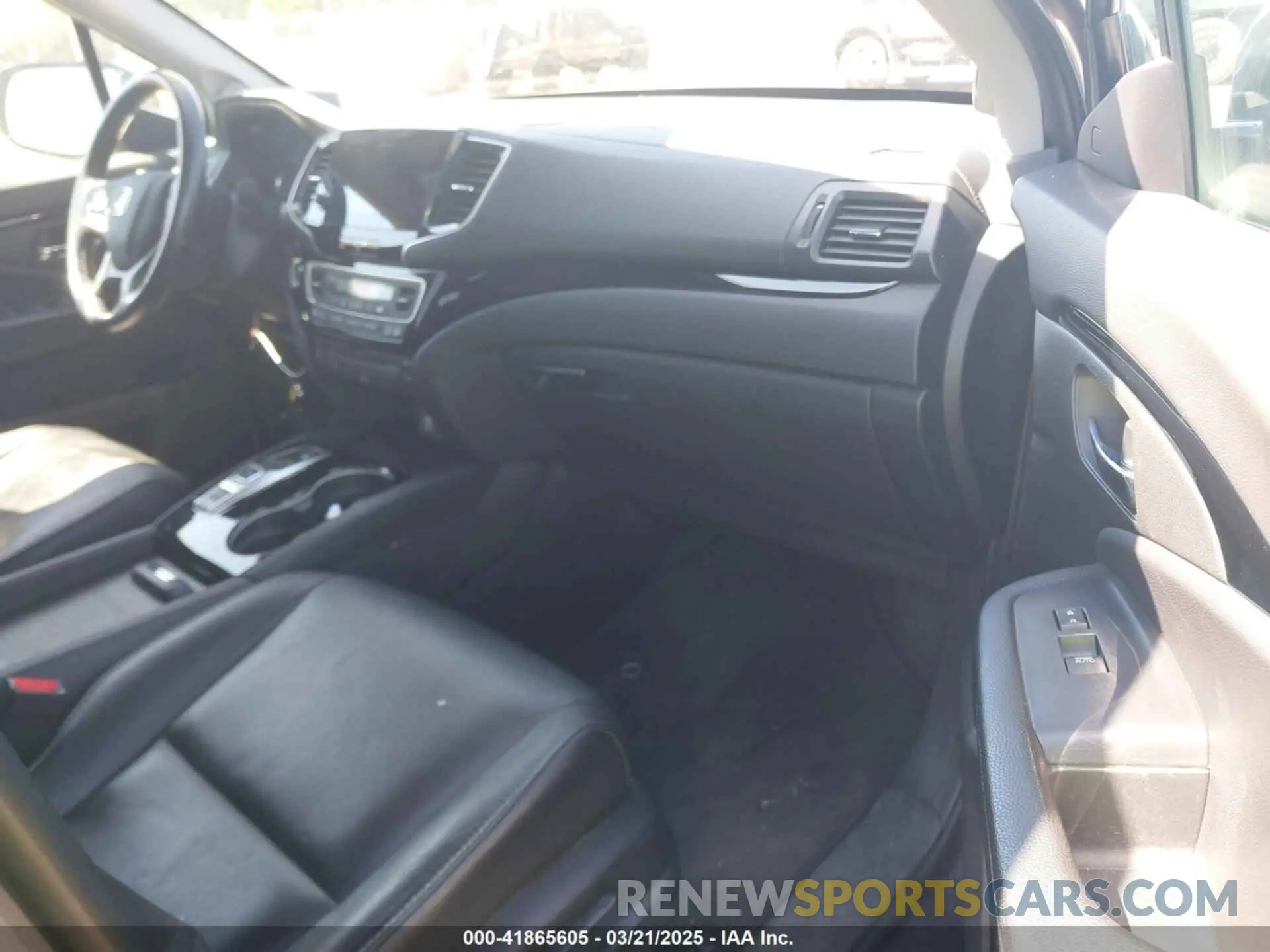 5 Photograph of a damaged car 5FNYF5H90LB000801 HONDA PILOT 2020