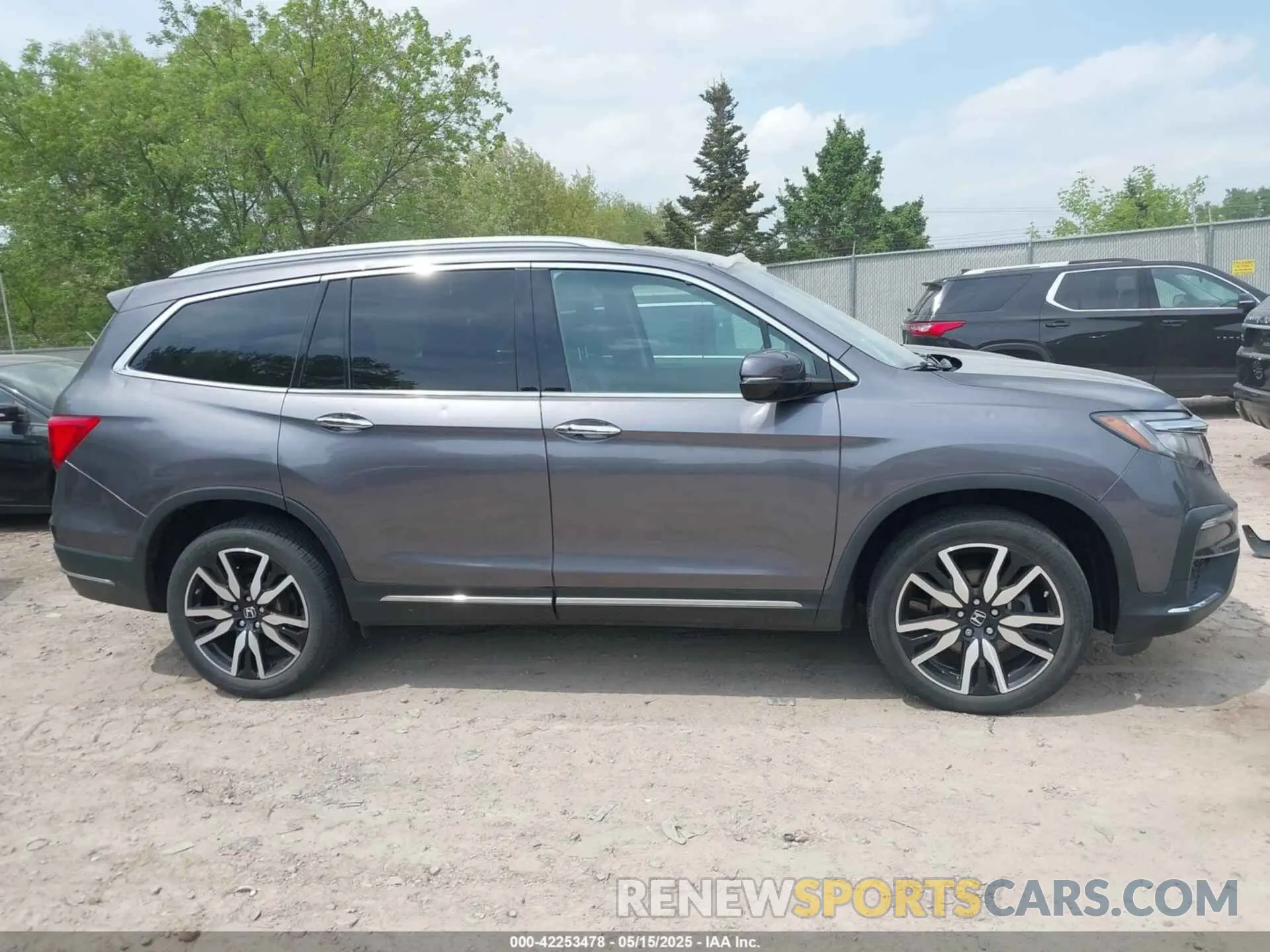 13 Photograph of a damaged car 5FNYF6H00LB027472 HONDA PILOT 2020