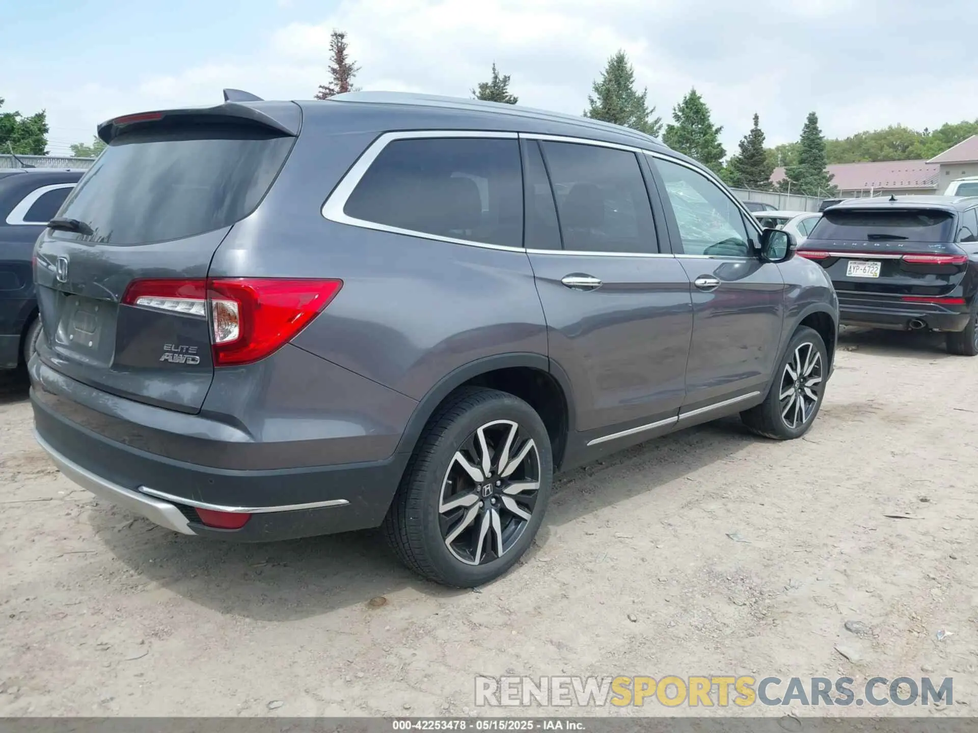 4 Photograph of a damaged car 5FNYF6H00LB027472 HONDA PILOT 2020