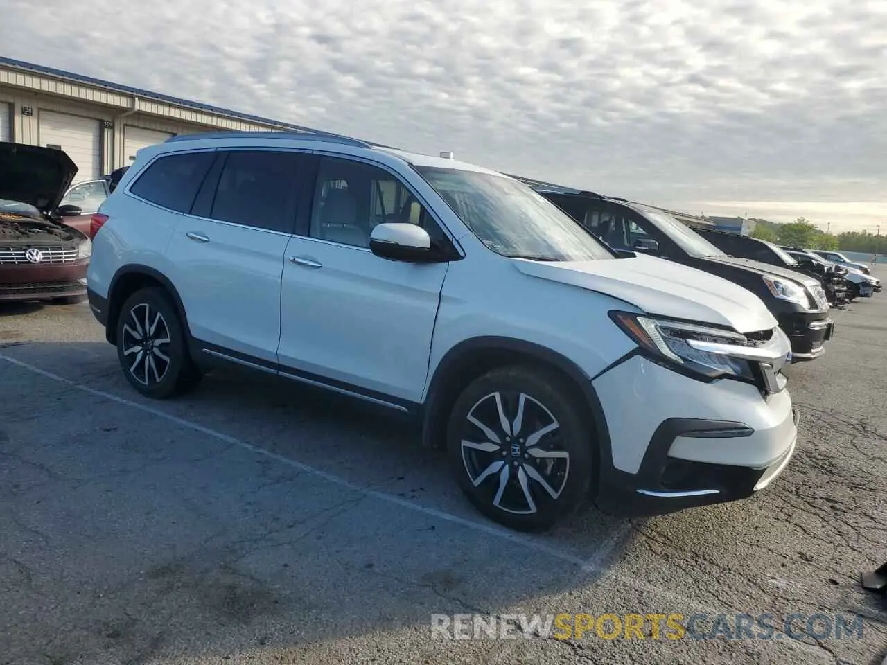 4 Photograph of a damaged car 5FNYF6H01LB047889 HONDA PILOT 2020