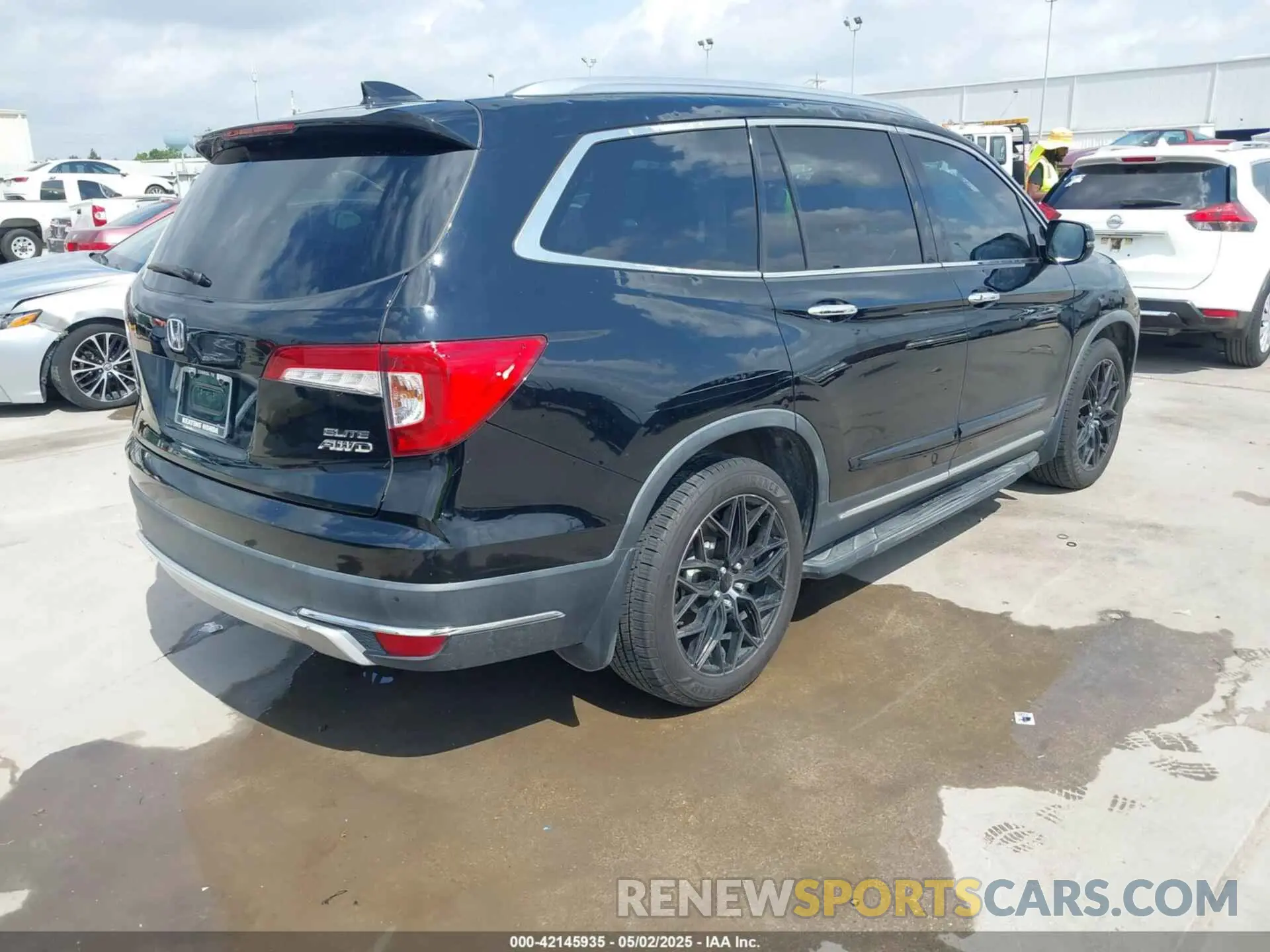 4 Photograph of a damaged car 5FNYF6H04LB000050 HONDA PILOT 2020
