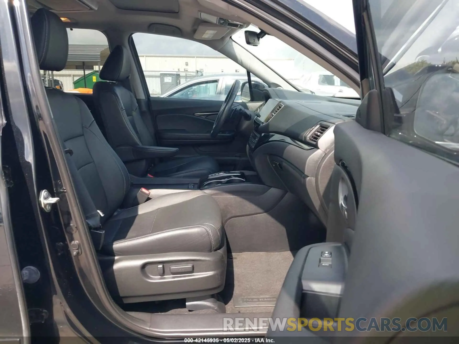 5 Photograph of a damaged car 5FNYF6H04LB000050 HONDA PILOT 2020
