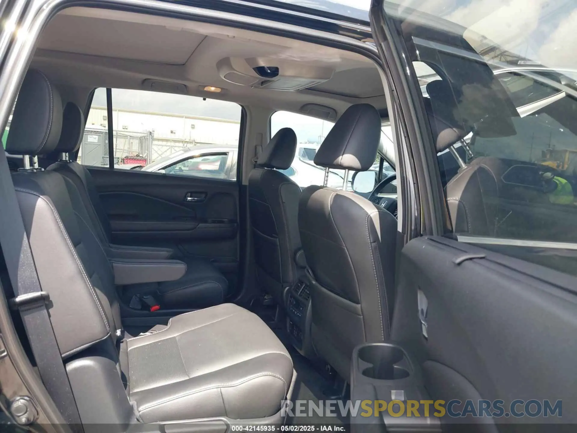 8 Photograph of a damaged car 5FNYF6H04LB000050 HONDA PILOT 2020
