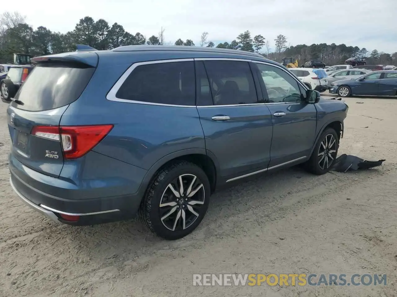 3 Photograph of a damaged car 5FNYF6H04LB018130 HONDA PILOT 2020