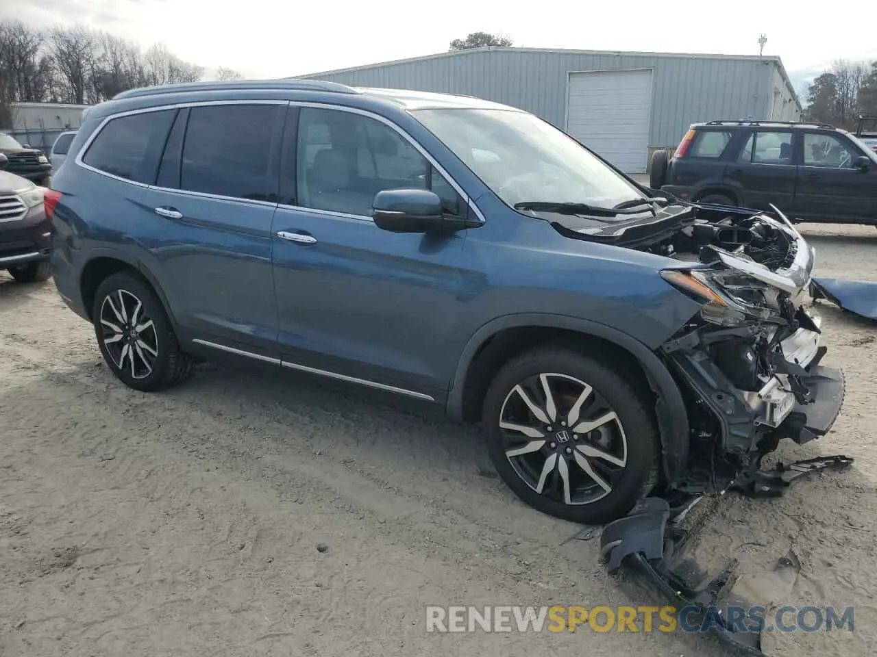 4 Photograph of a damaged car 5FNYF6H04LB018130 HONDA PILOT 2020