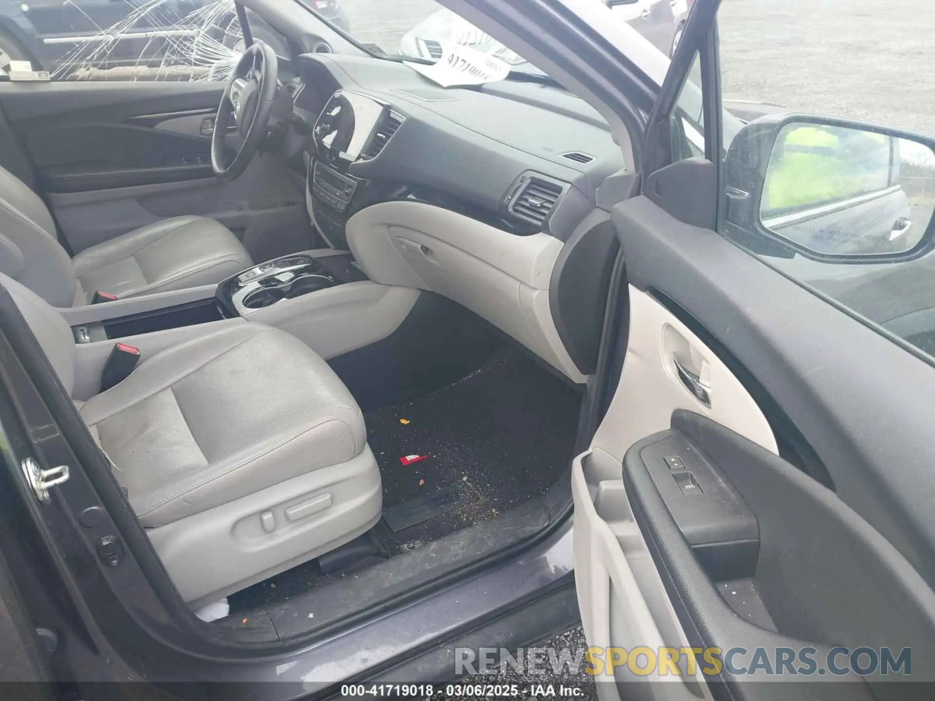 5 Photograph of a damaged car 5FNYF6H05LB025247 HONDA PILOT 2020