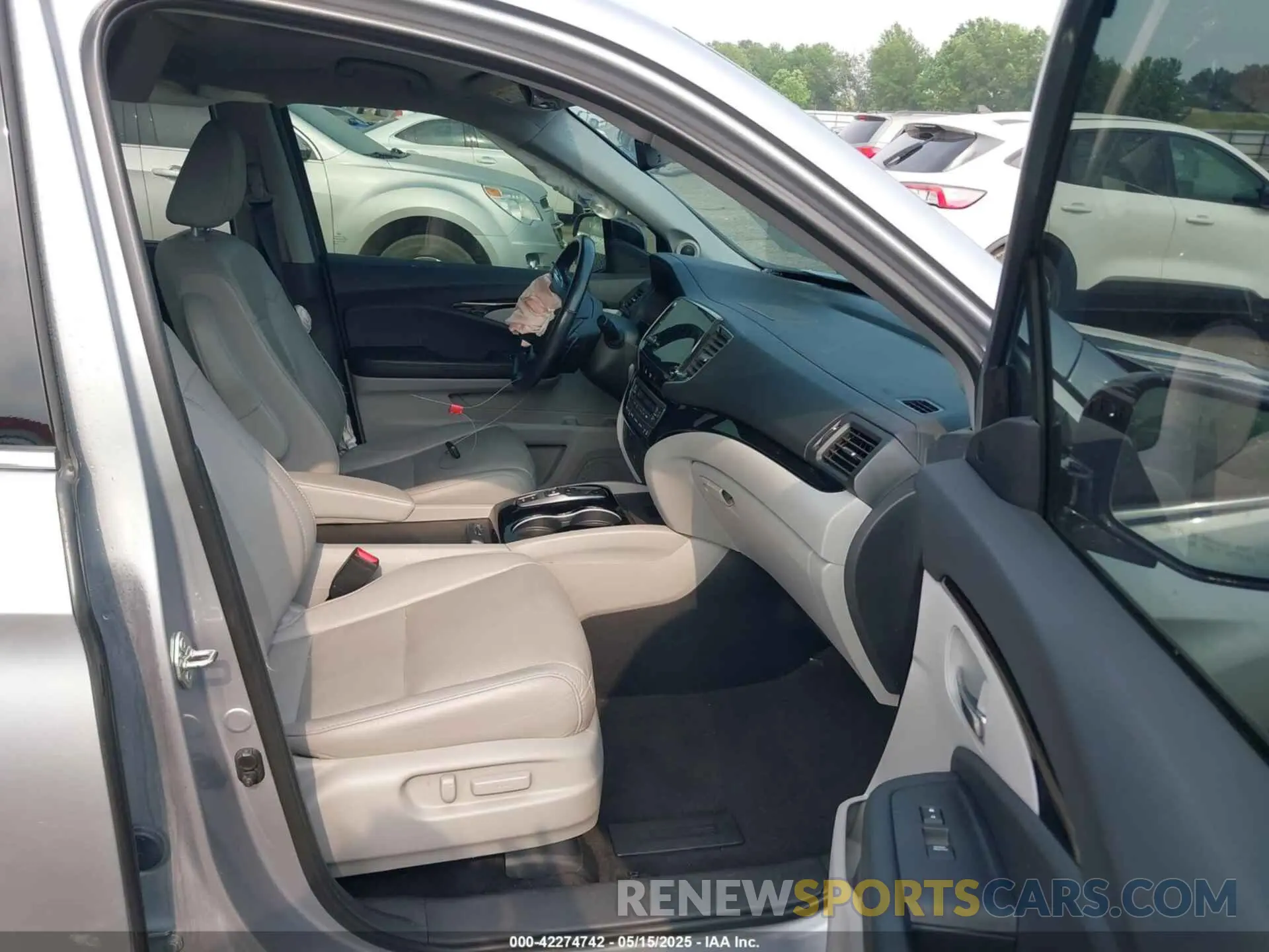 5 Photograph of a damaged car 5FNYF6H0XLB020657 HONDA PILOT 2020