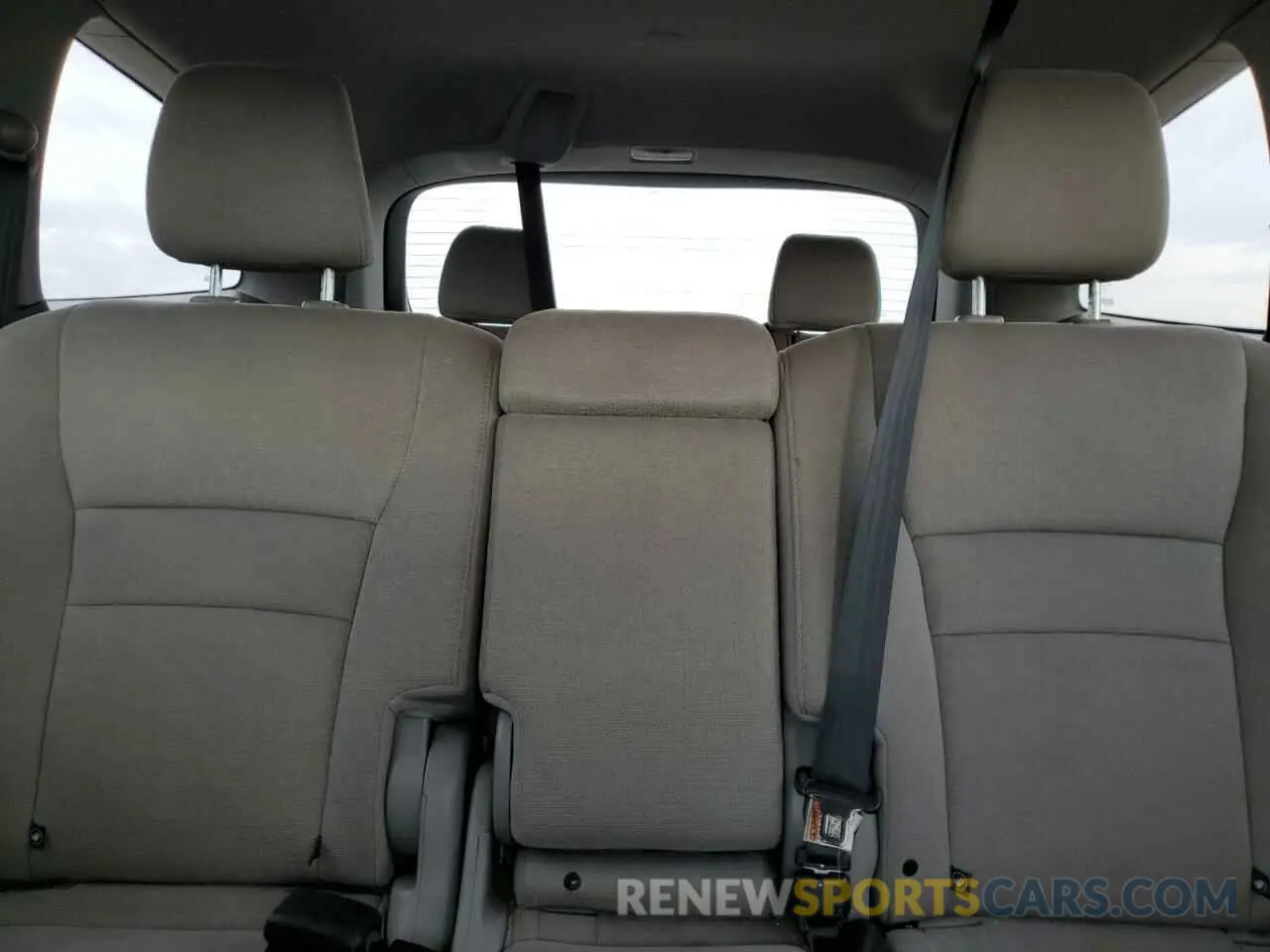 10 Photograph of a damaged car 5FNYF6H35LB011844 HONDA PILOT 2020