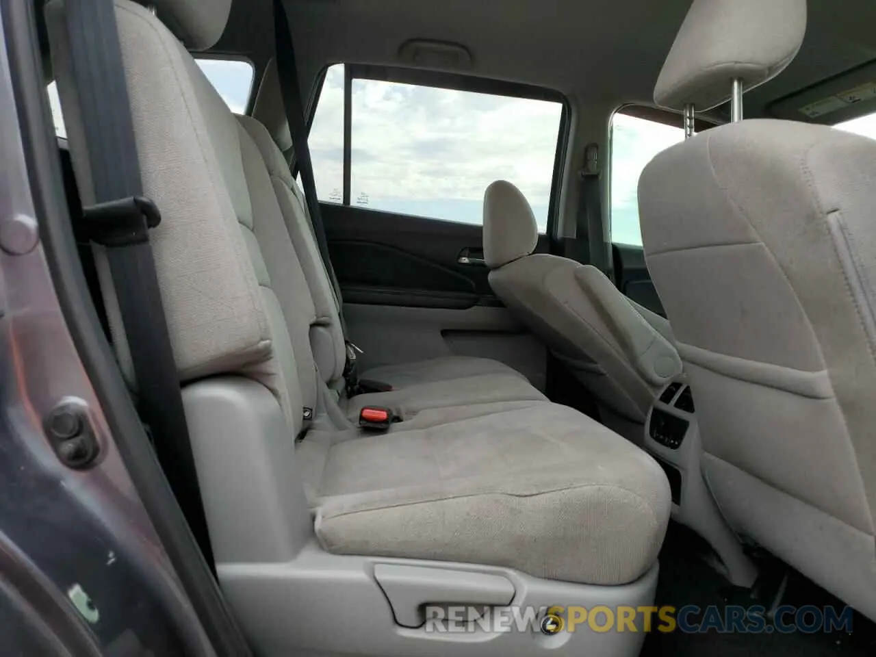 11 Photograph of a damaged car 5FNYF6H35LB011844 HONDA PILOT 2020