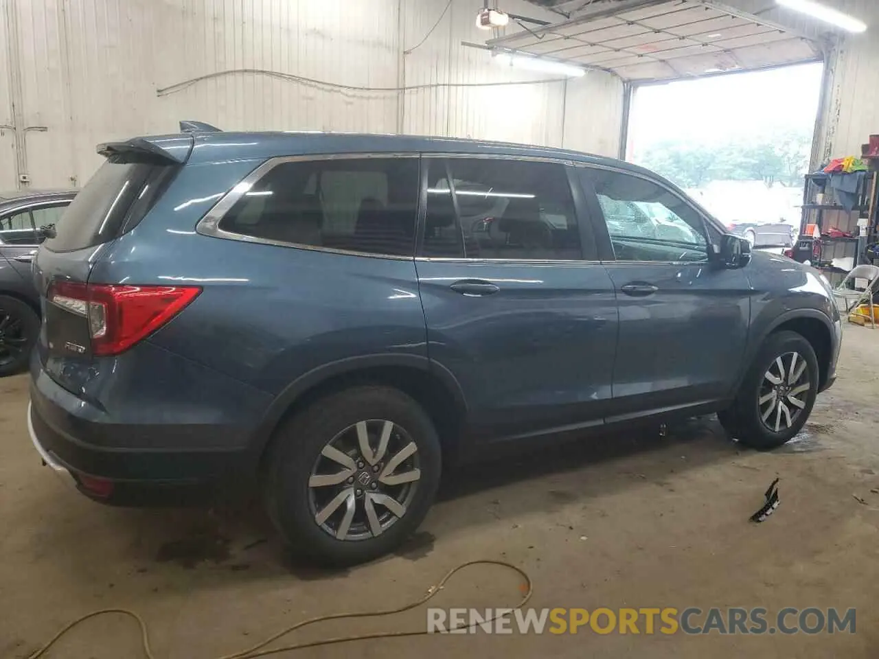 3 Фотография поврежденного автомобиля 5FNYF6H35LB024156 HONDA PILOT 2020